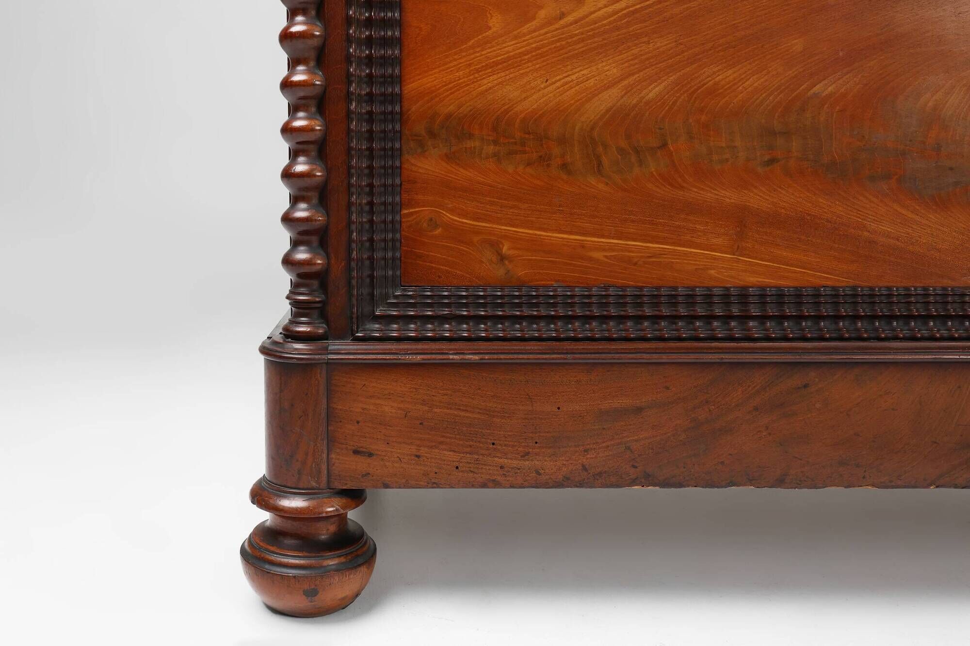 Commode Louis Philippe française avec dessus en marbre rose, années 1850