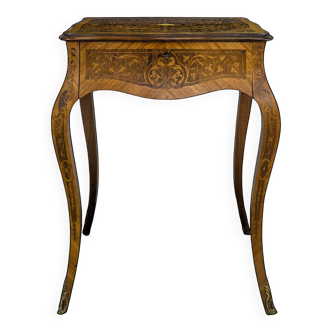 Table made of rosewood marquetry.