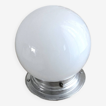 Petite lampe à poser globe opaline