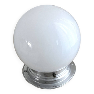 Petite lampe à poser globe opaline