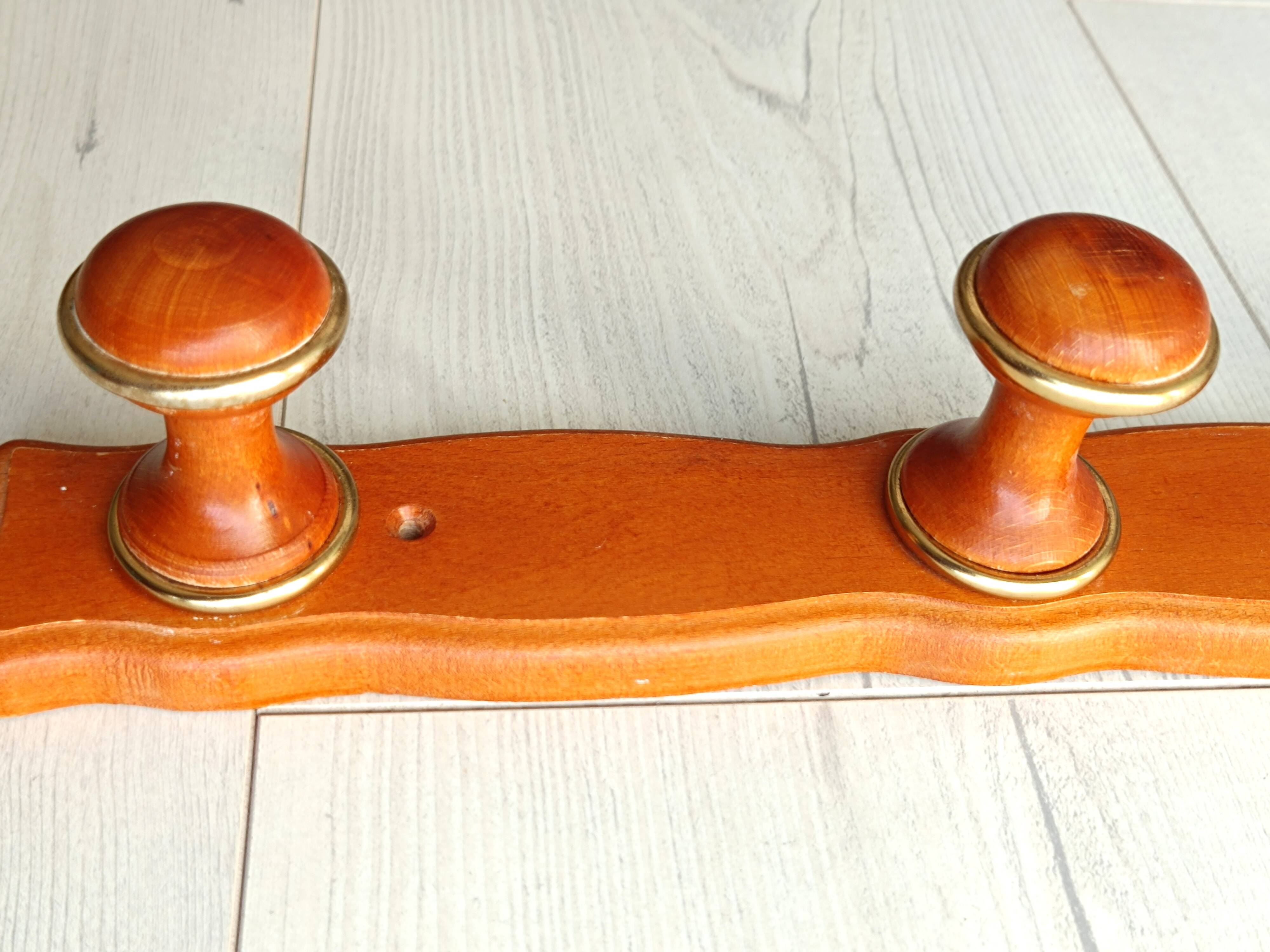 Wall-mounted coat rack in wood and brass