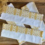 4 vintage napkins