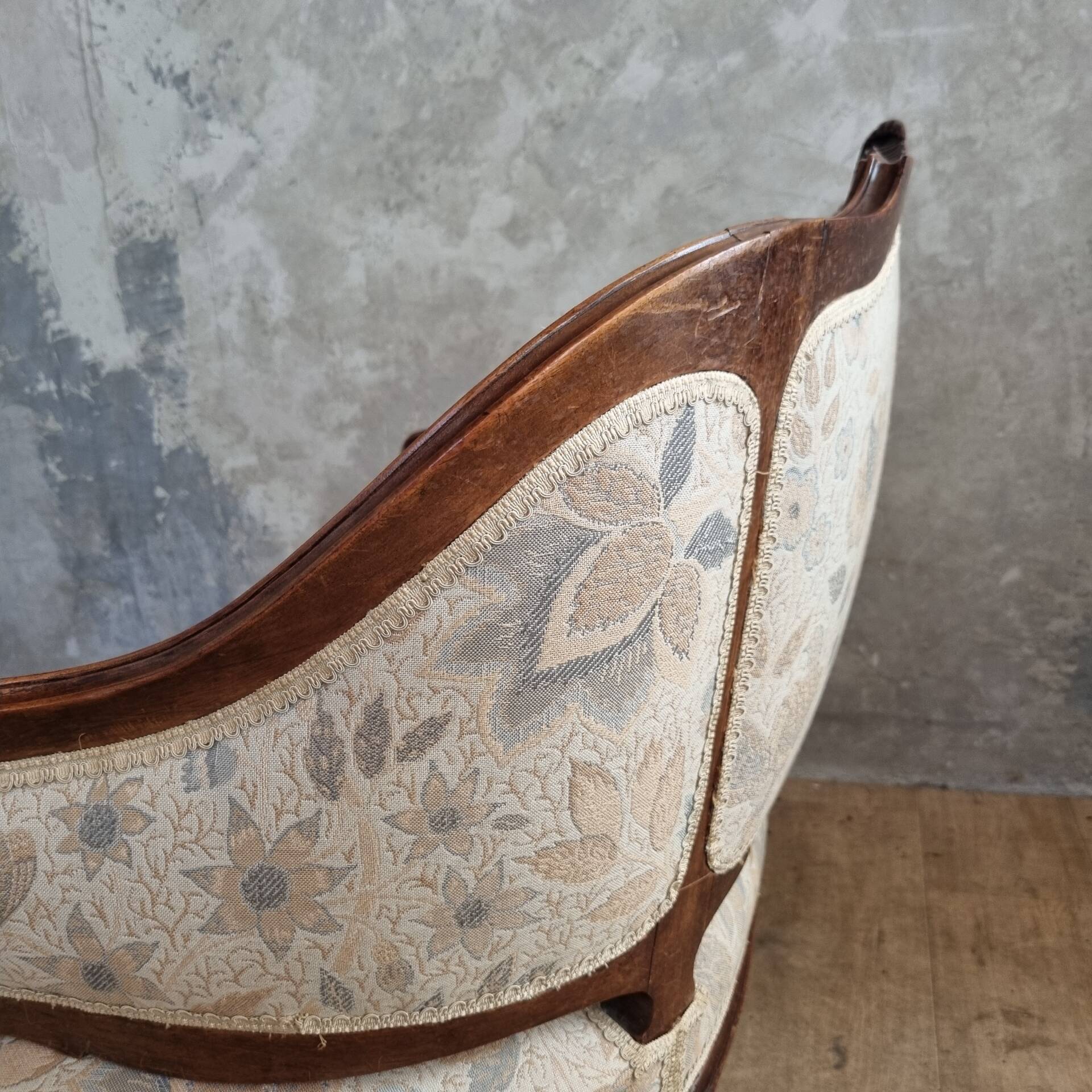 Small sofa or bench in Louis XV style, rococo.