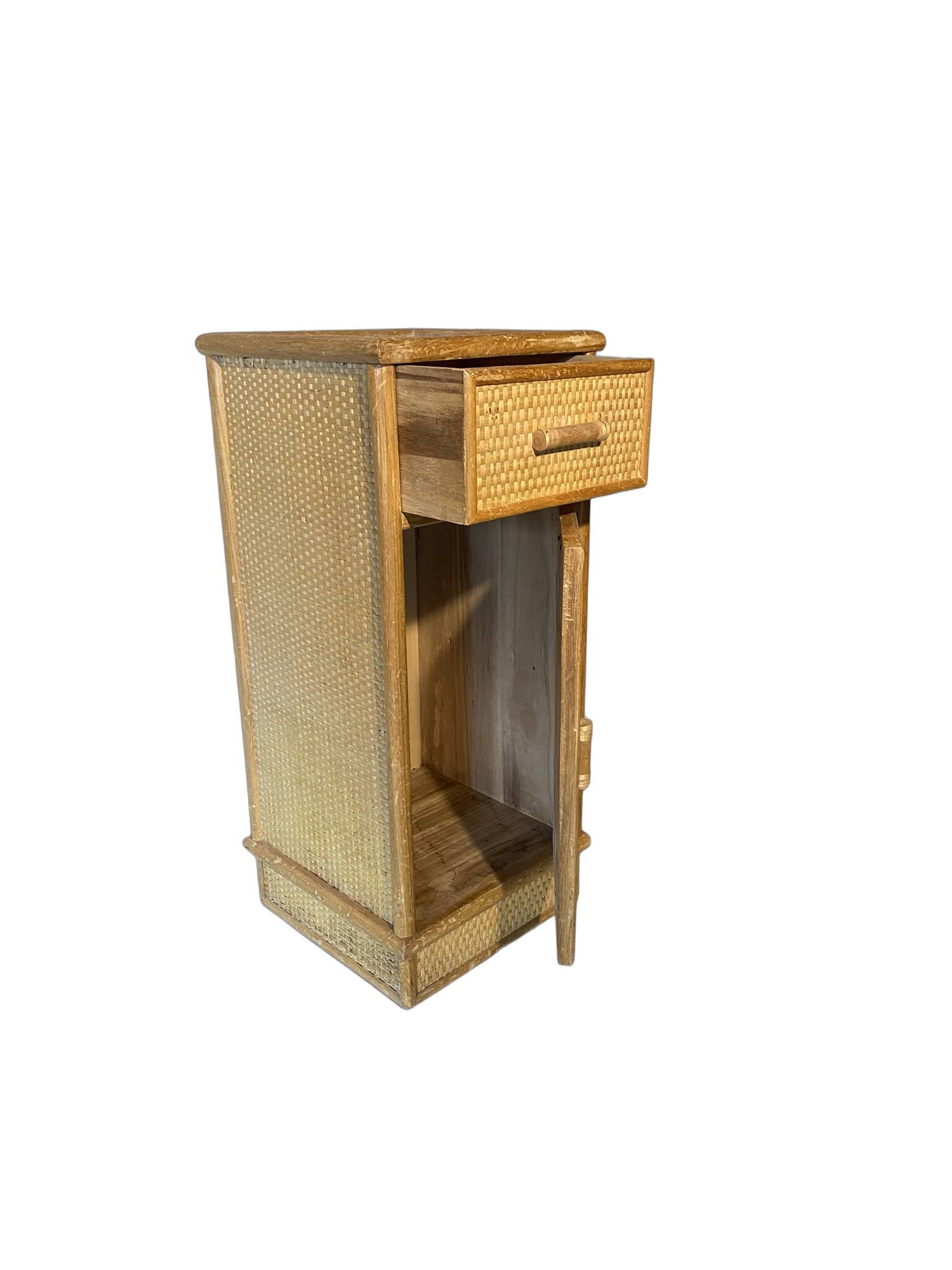 Meuble d'appoint chevet haut en rotin