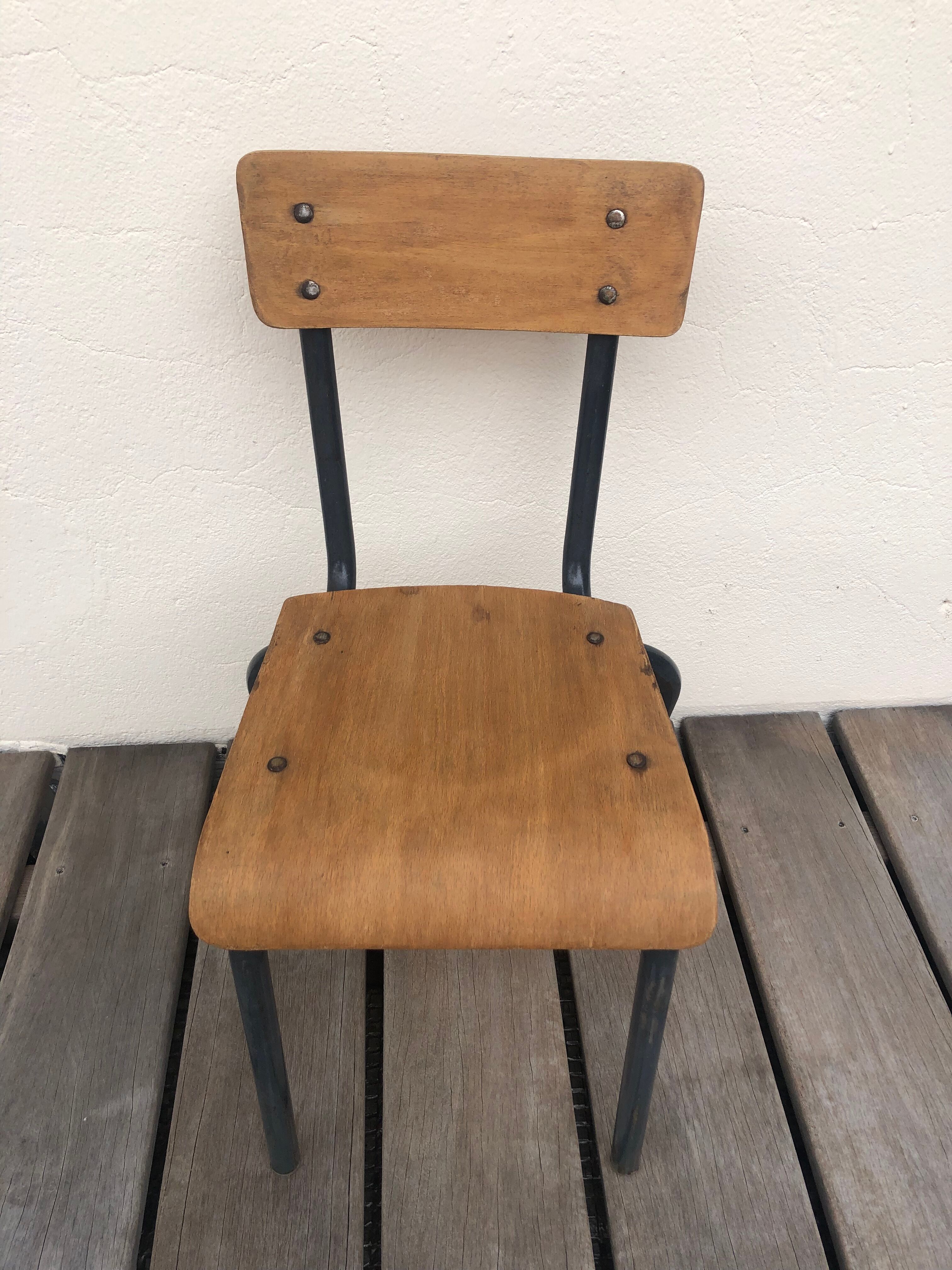 Vintage desk and chair for children between 3 and 5 years old
