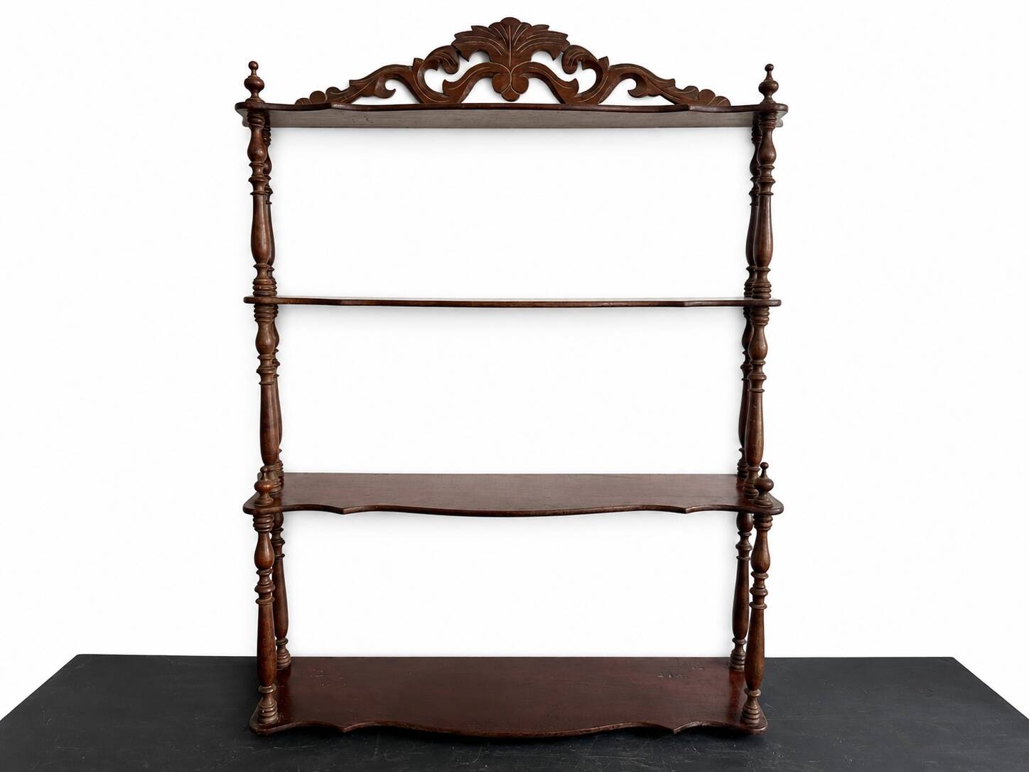 Large Napoleon III shelf in turned wood with a pediment.