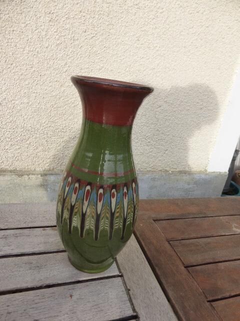 Original vintage 1970s folk vase.