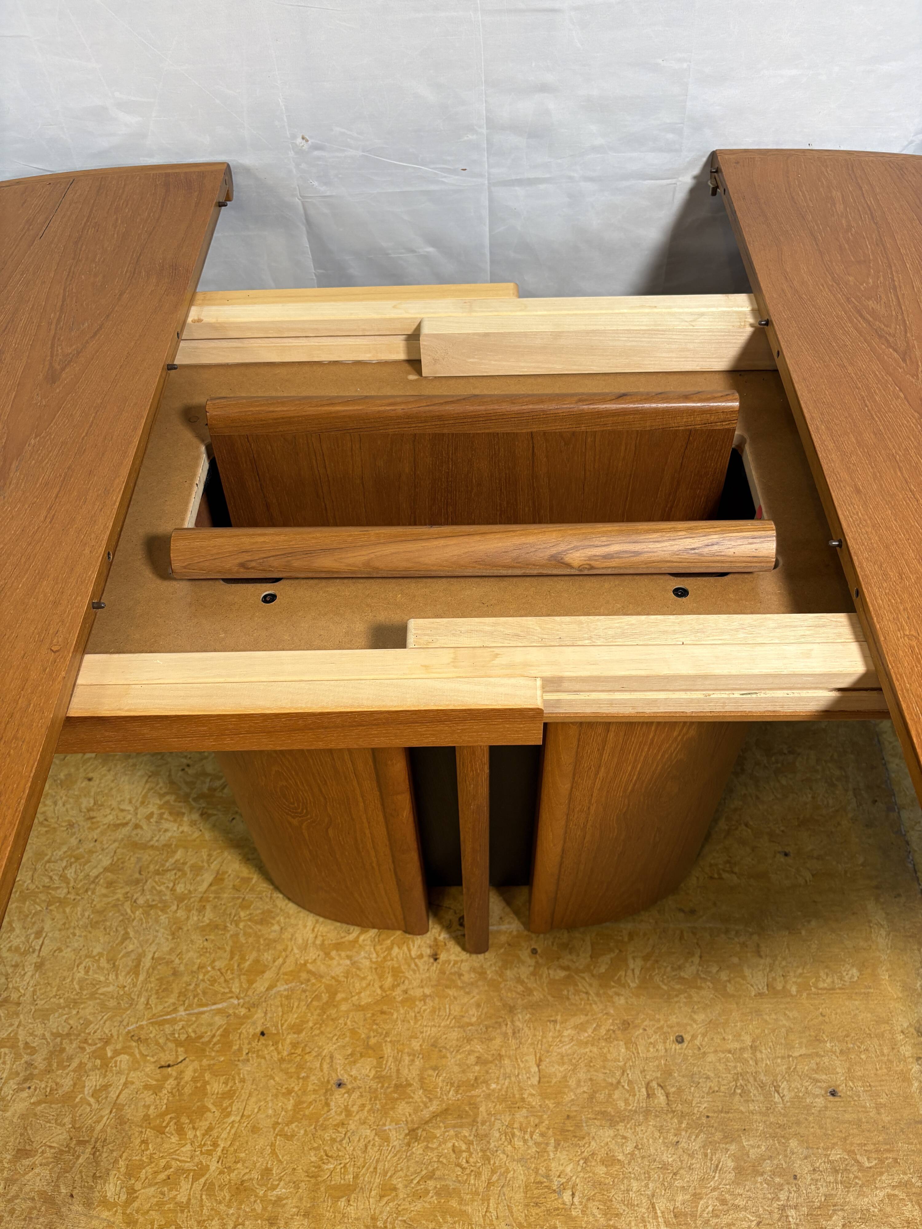 Vintage Skovby Extending Dining Table – Danish Teak – Scandinavian Design