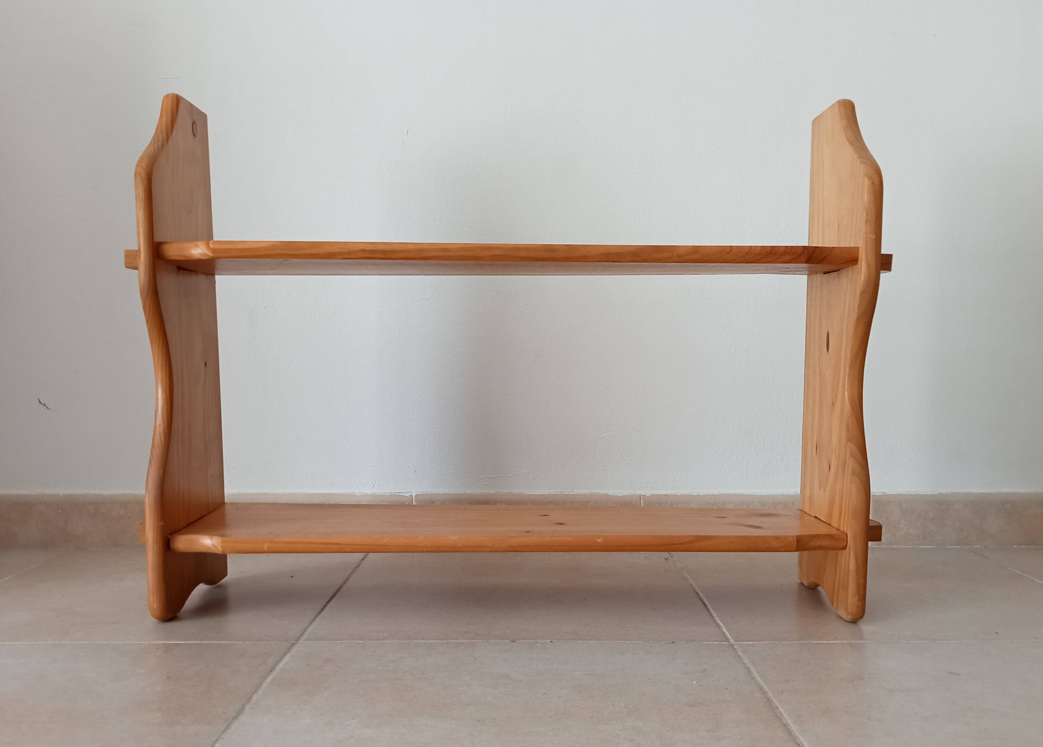 Vintage wall shelf in pine from the 70s/80s.