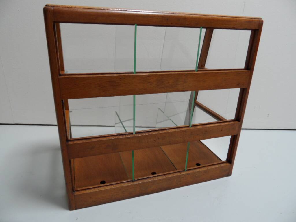 Vitrine de boulangerie vintage