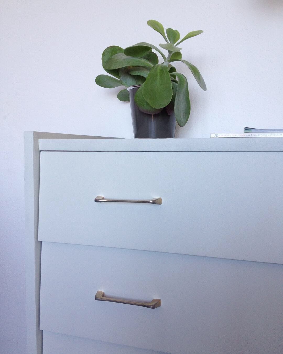 Dresser vintage tapered legs