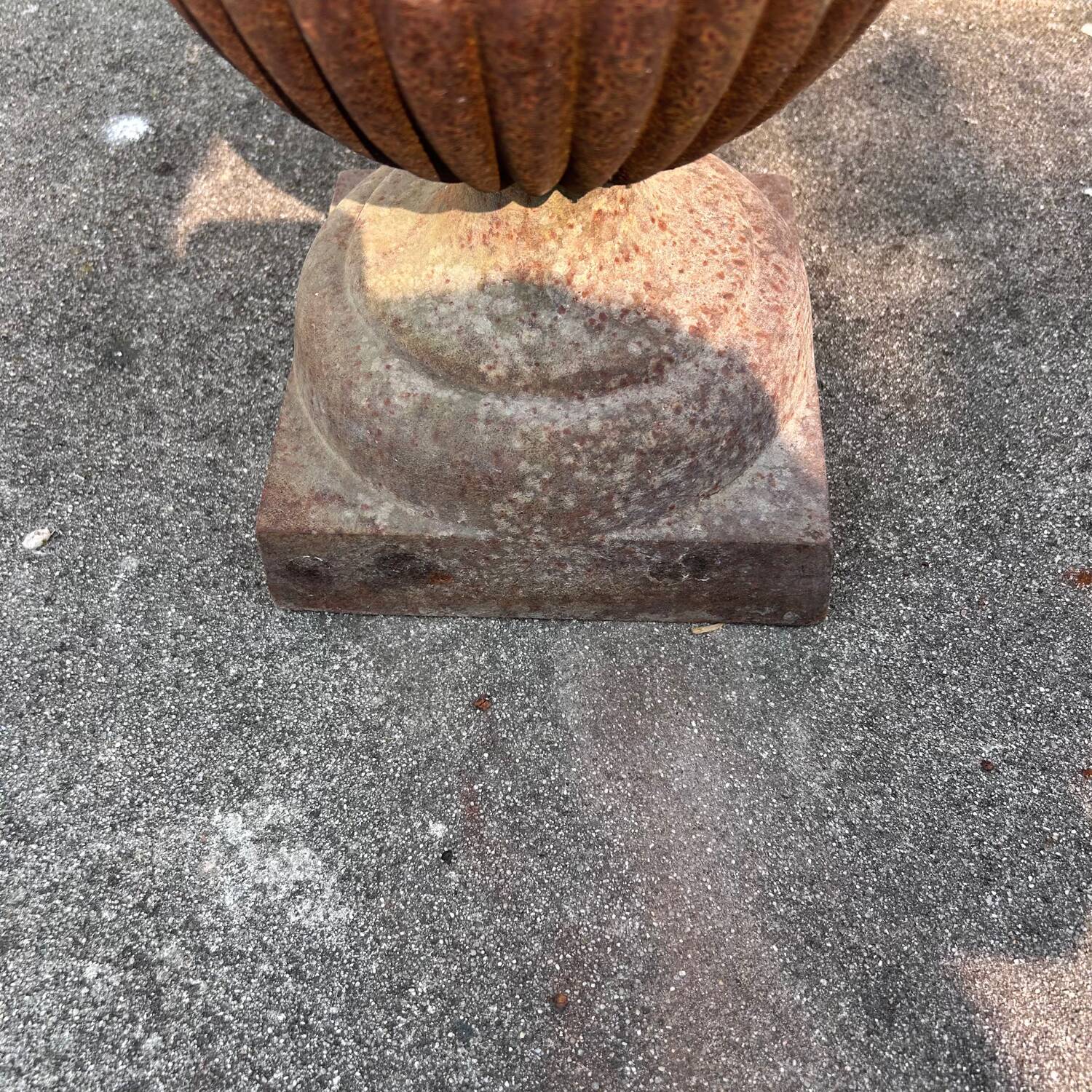 Médicis vase in cast iron