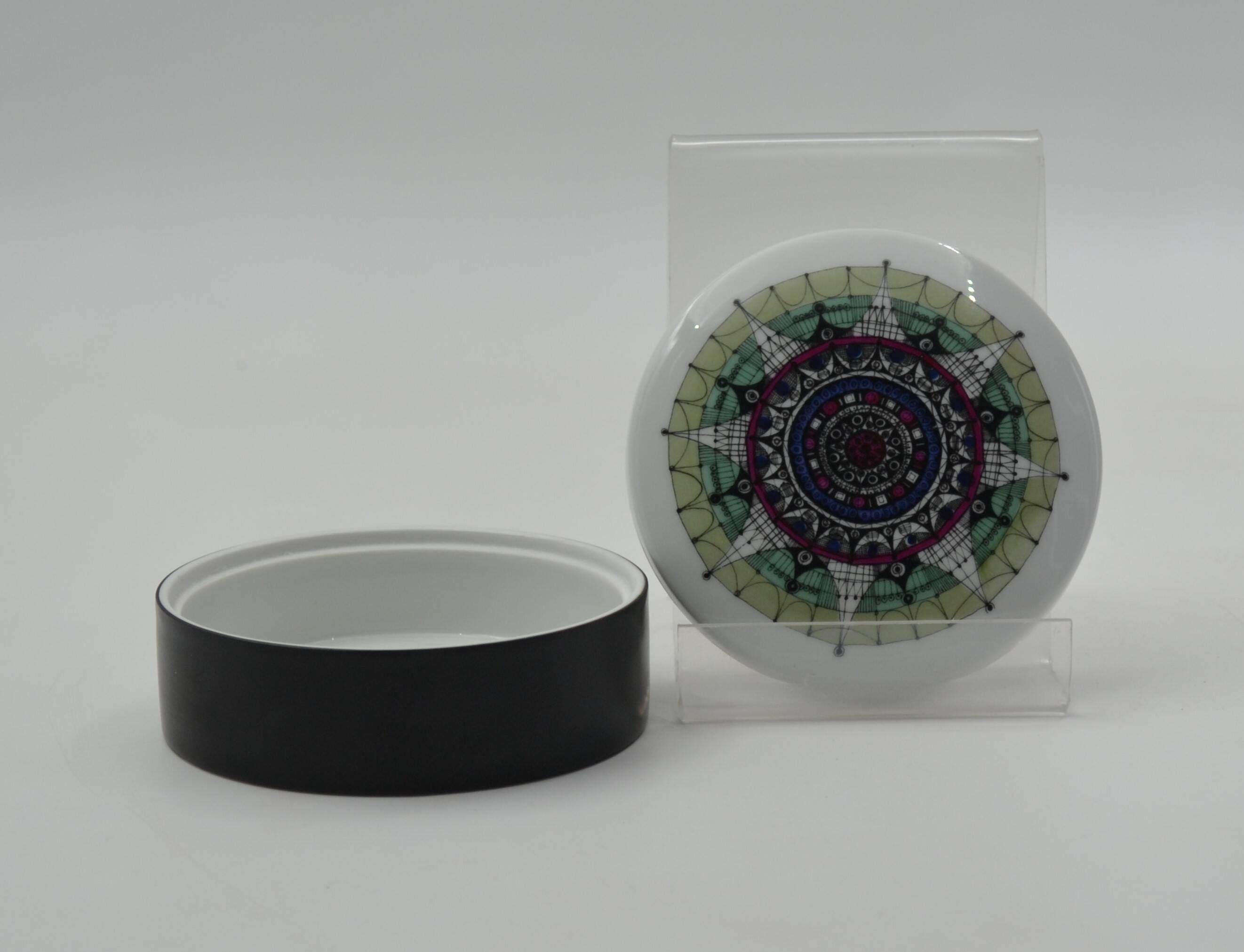 Porcelain box by Hans Theo Baumann for Rosenthal Studio-Line