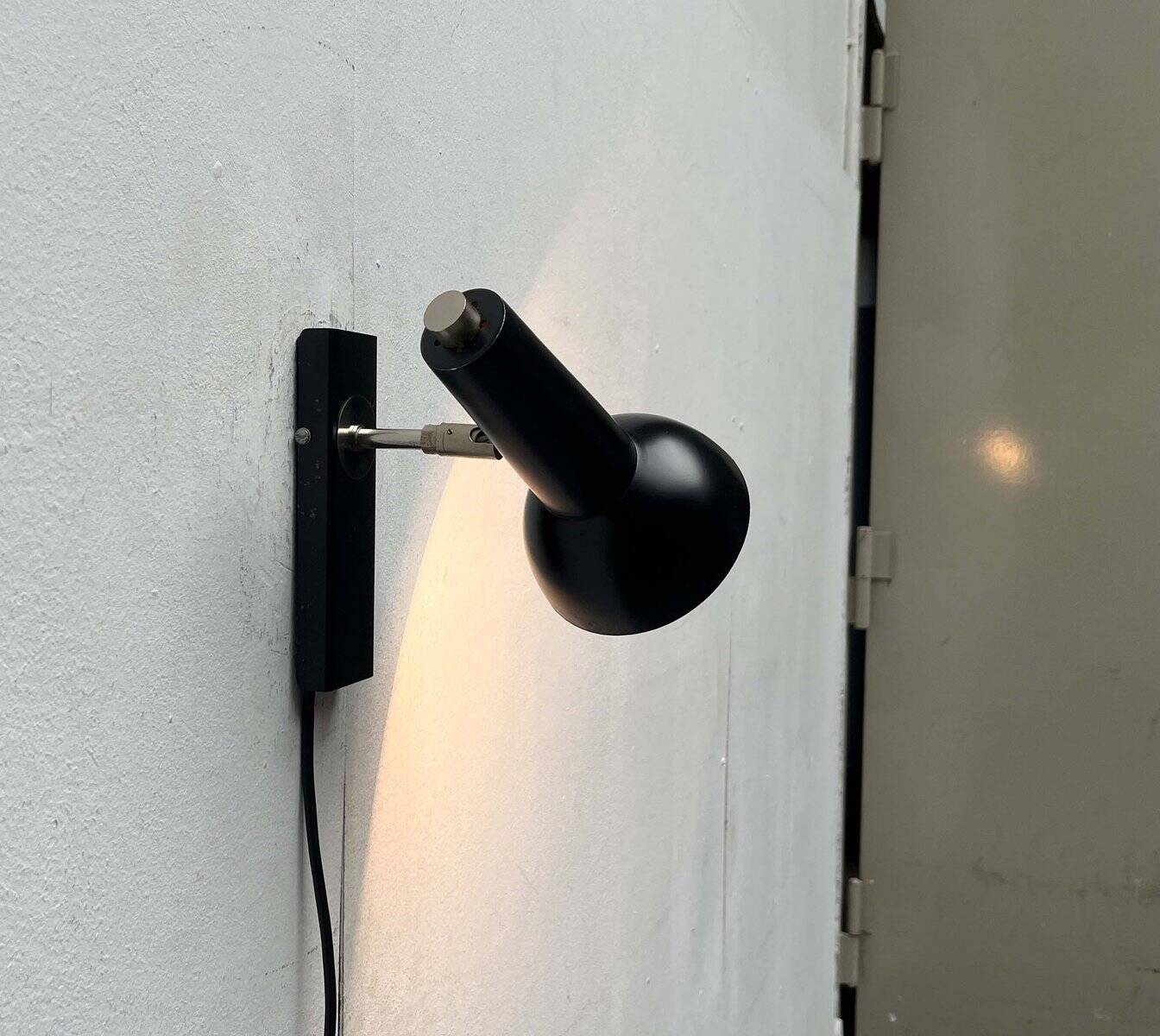 Mid-century German black minimalist wall lamp by Hustadt, 1960s.