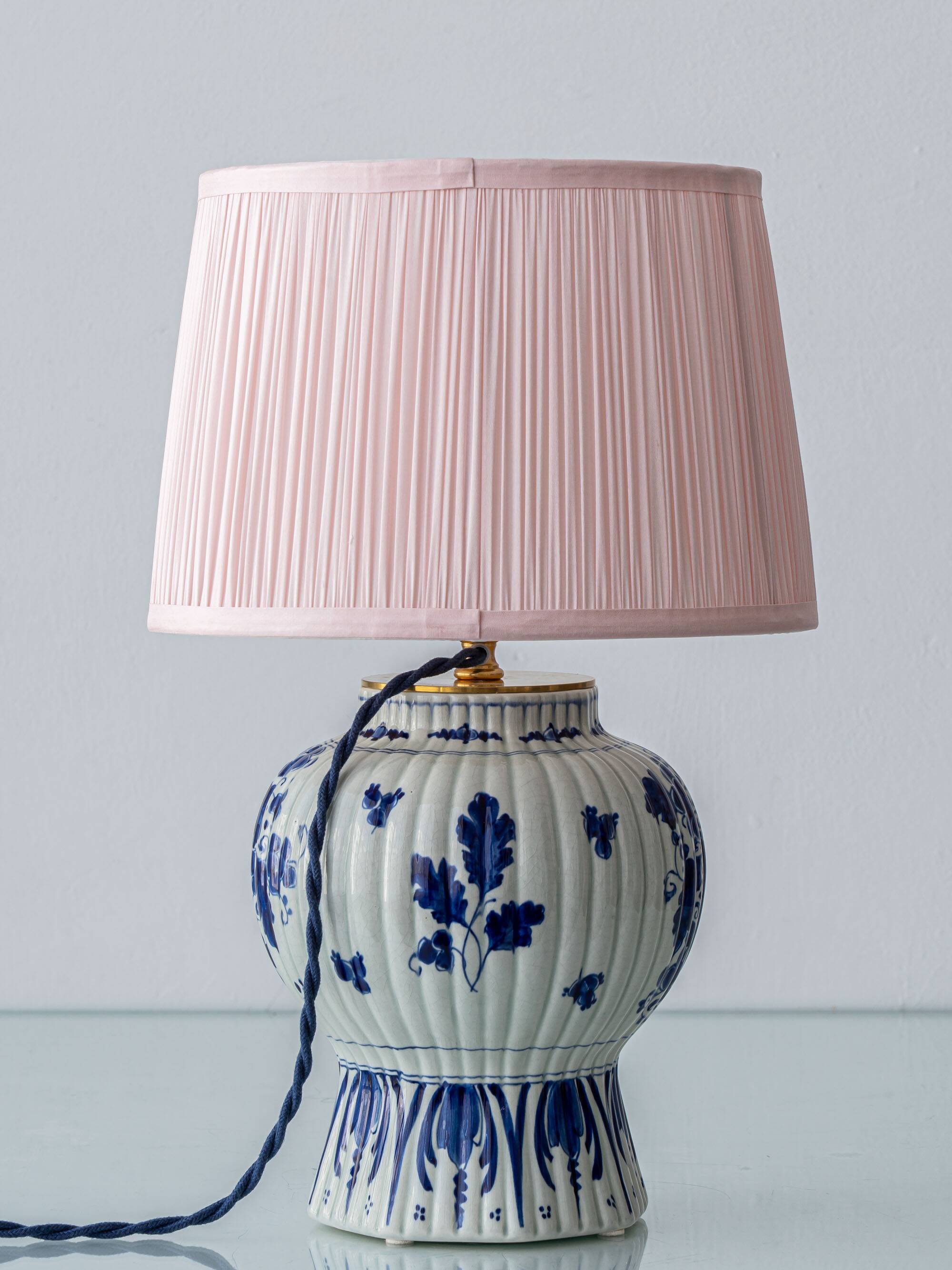 Antique Table Lamp in Blue and White Ceramic Chinoiserie Style, Delft, 1924, Brass Details