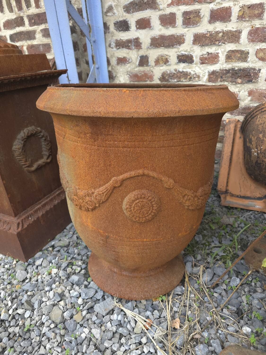 Medici Anduze cast iron vase, garden decoration