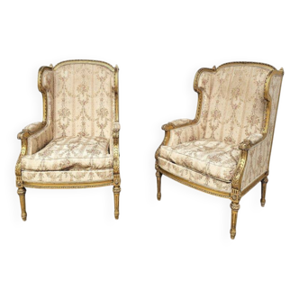 Paire de fauteuils dorés à oreilles Louis 16