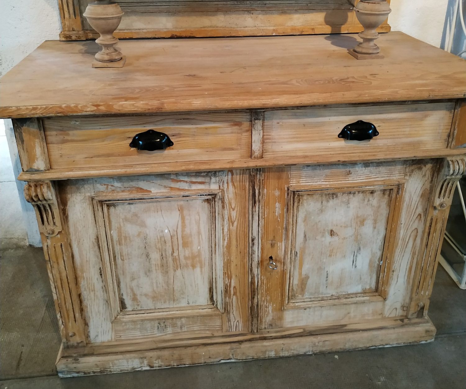 Patinated buffet (pastry furniture)