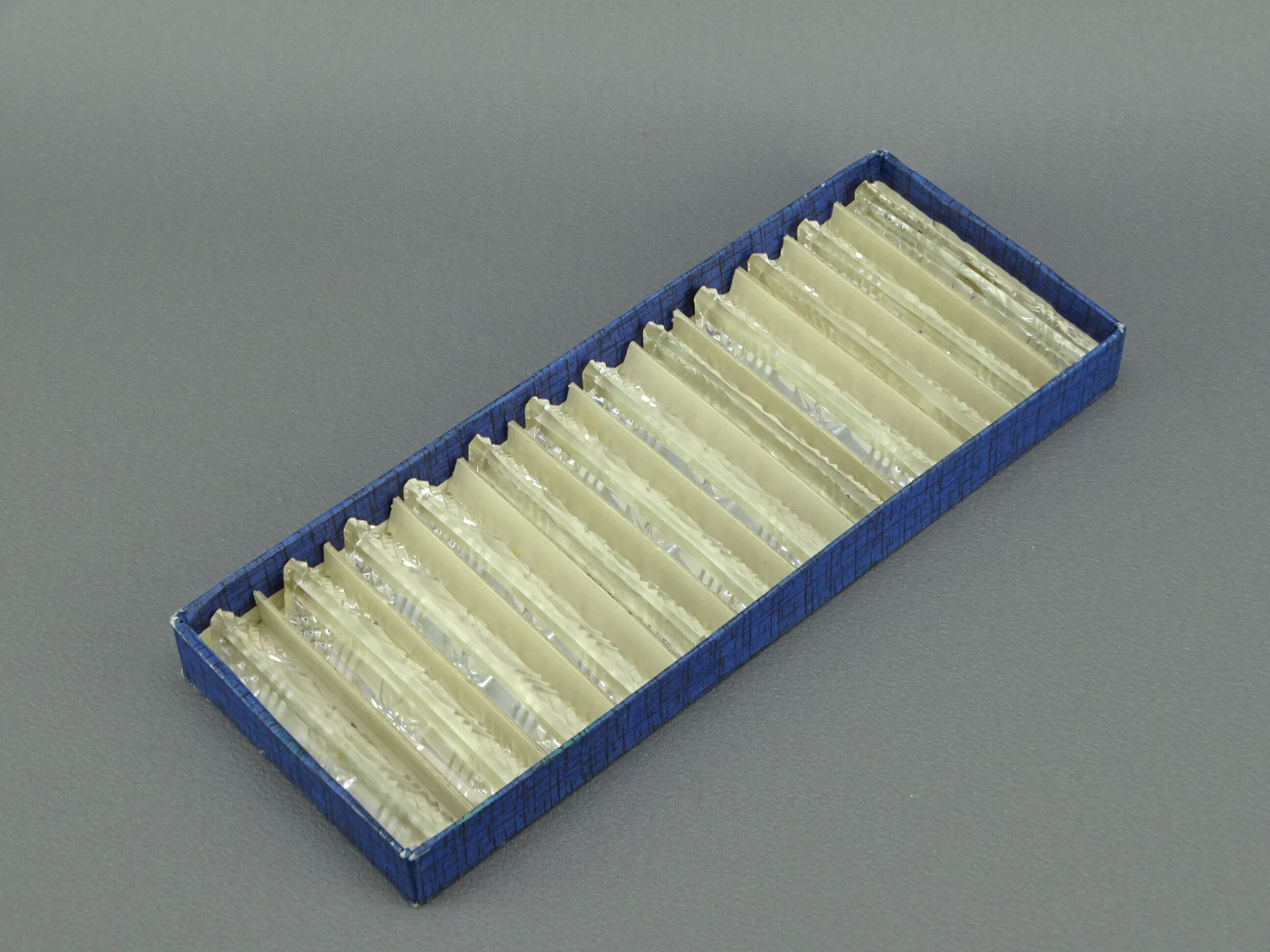 Set de 12 porte couteaux vintage en cristal