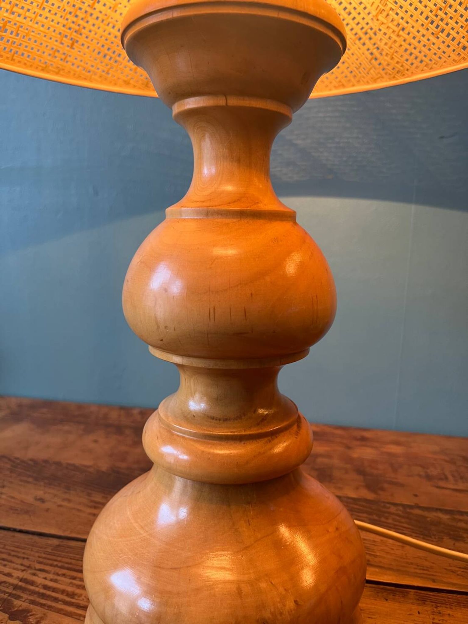 Lampe à poser en bois massif tourné