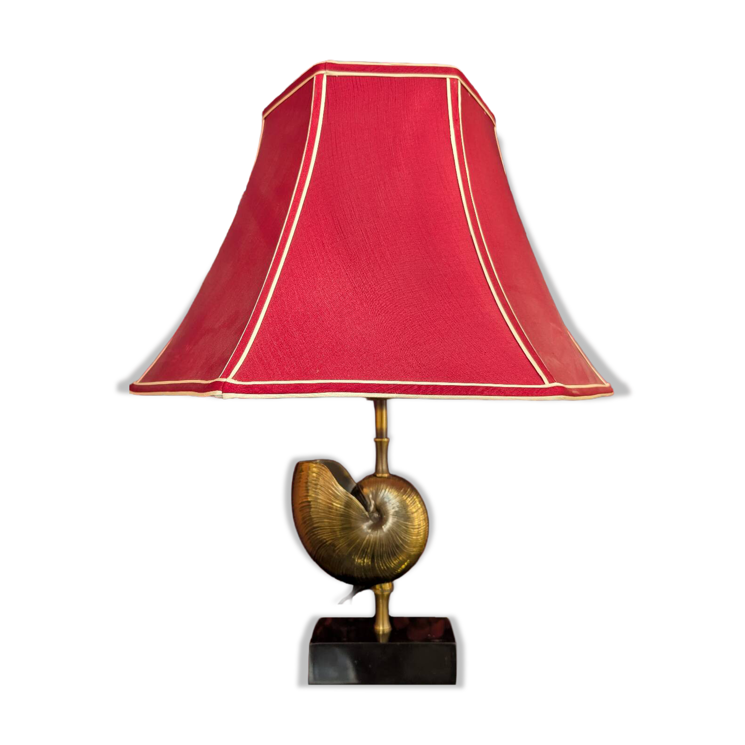 Shell lamp with gilded brass