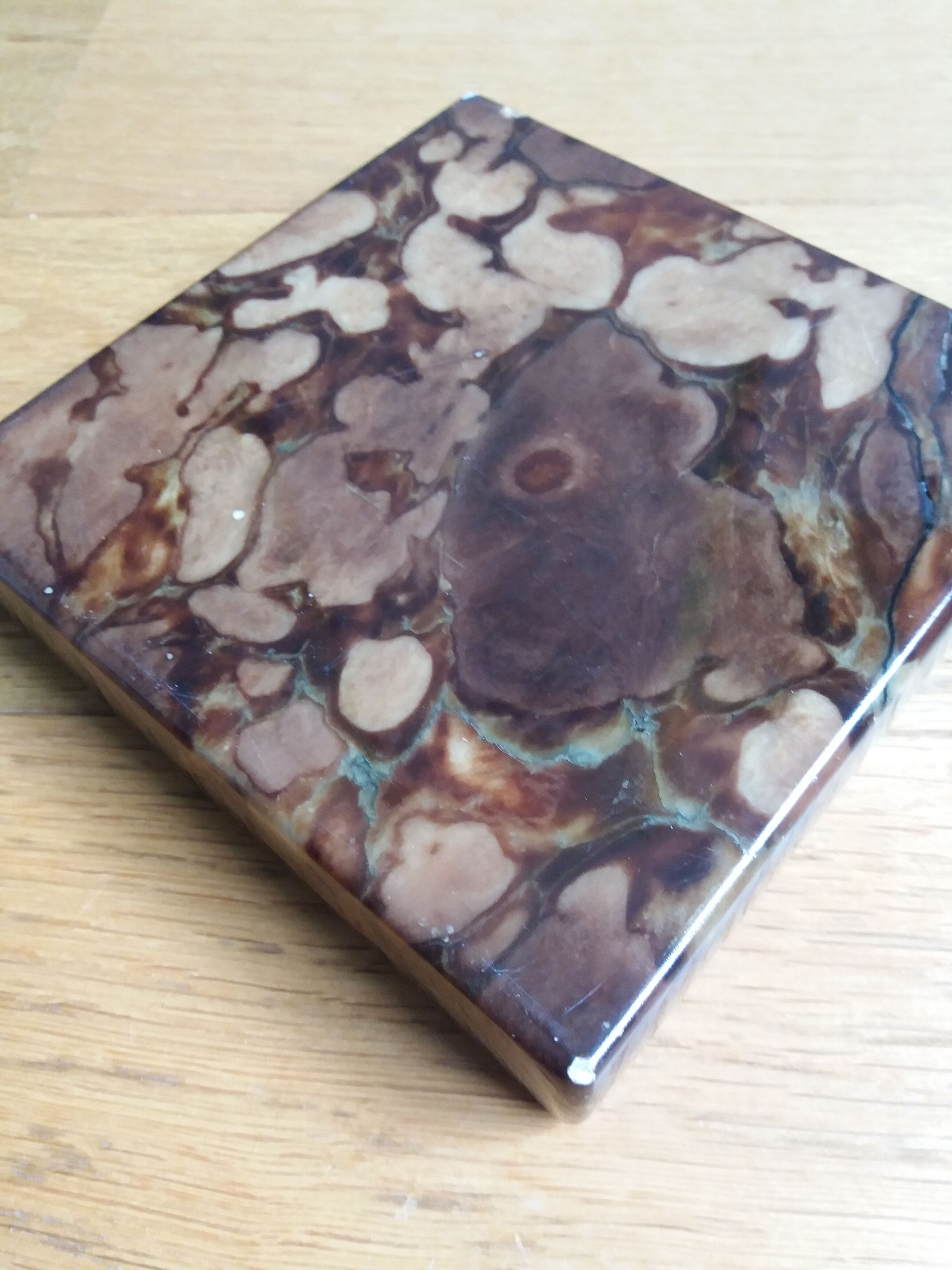 Square ashtray in polished marble