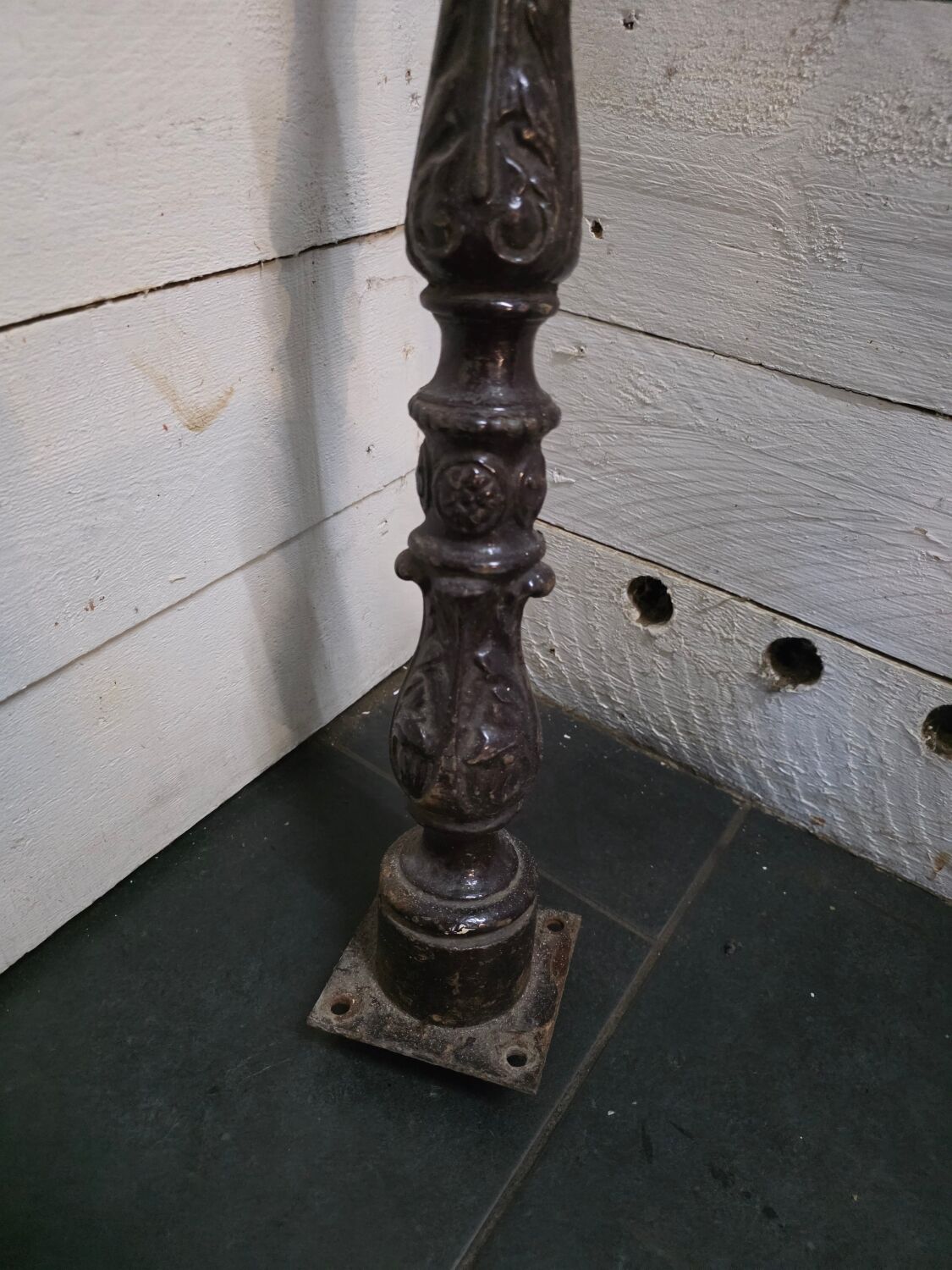 19th-century cast iron staircase landing