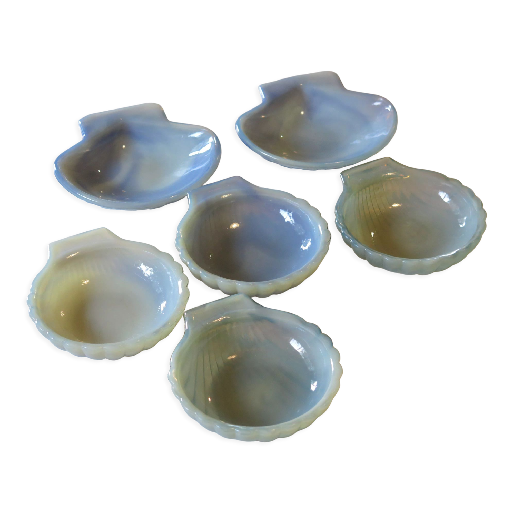 6 dishes with scallops in opaline from Arcopal in very good condition