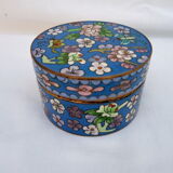 Box in partitioned enamels, china late 19th century