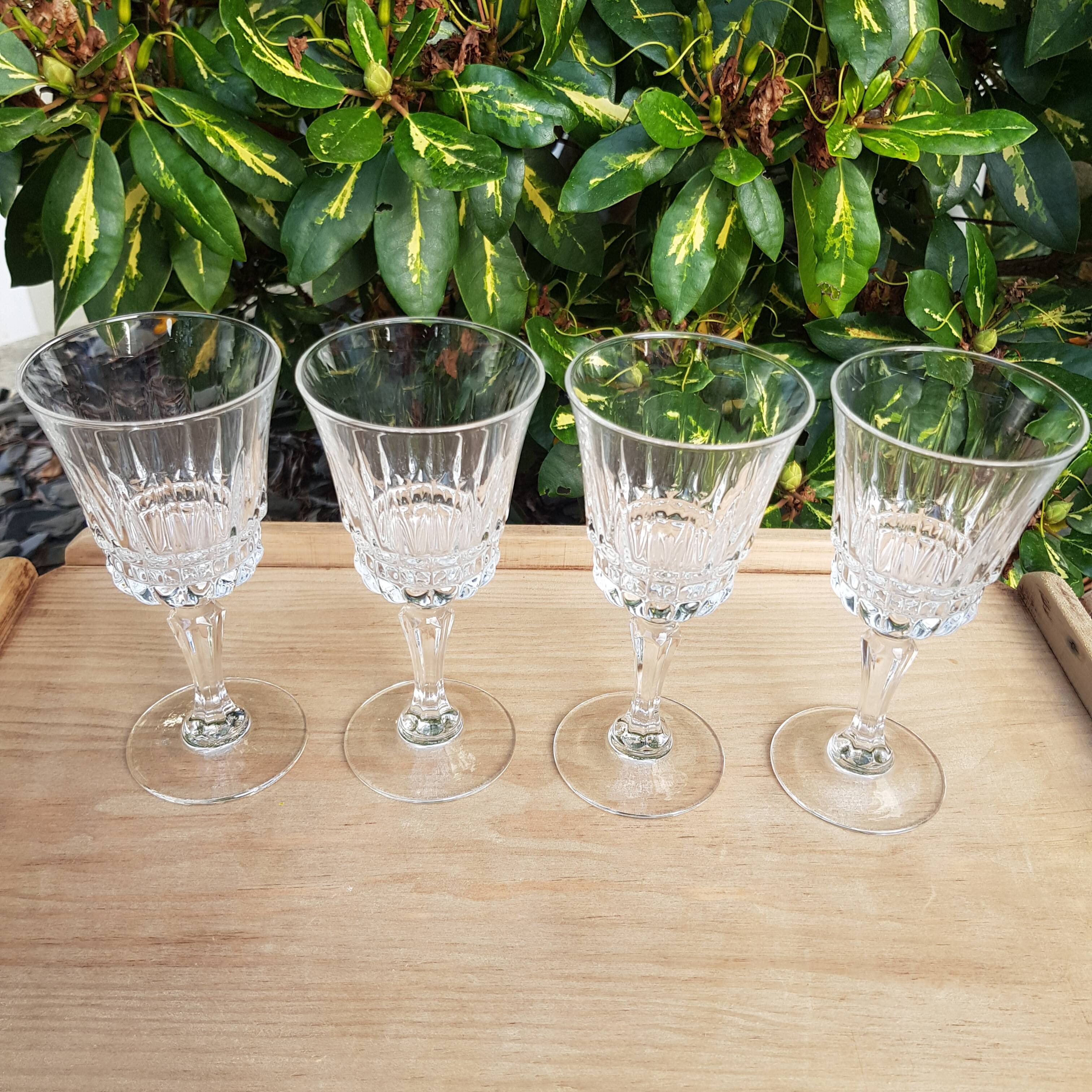 4 stemmed glasses