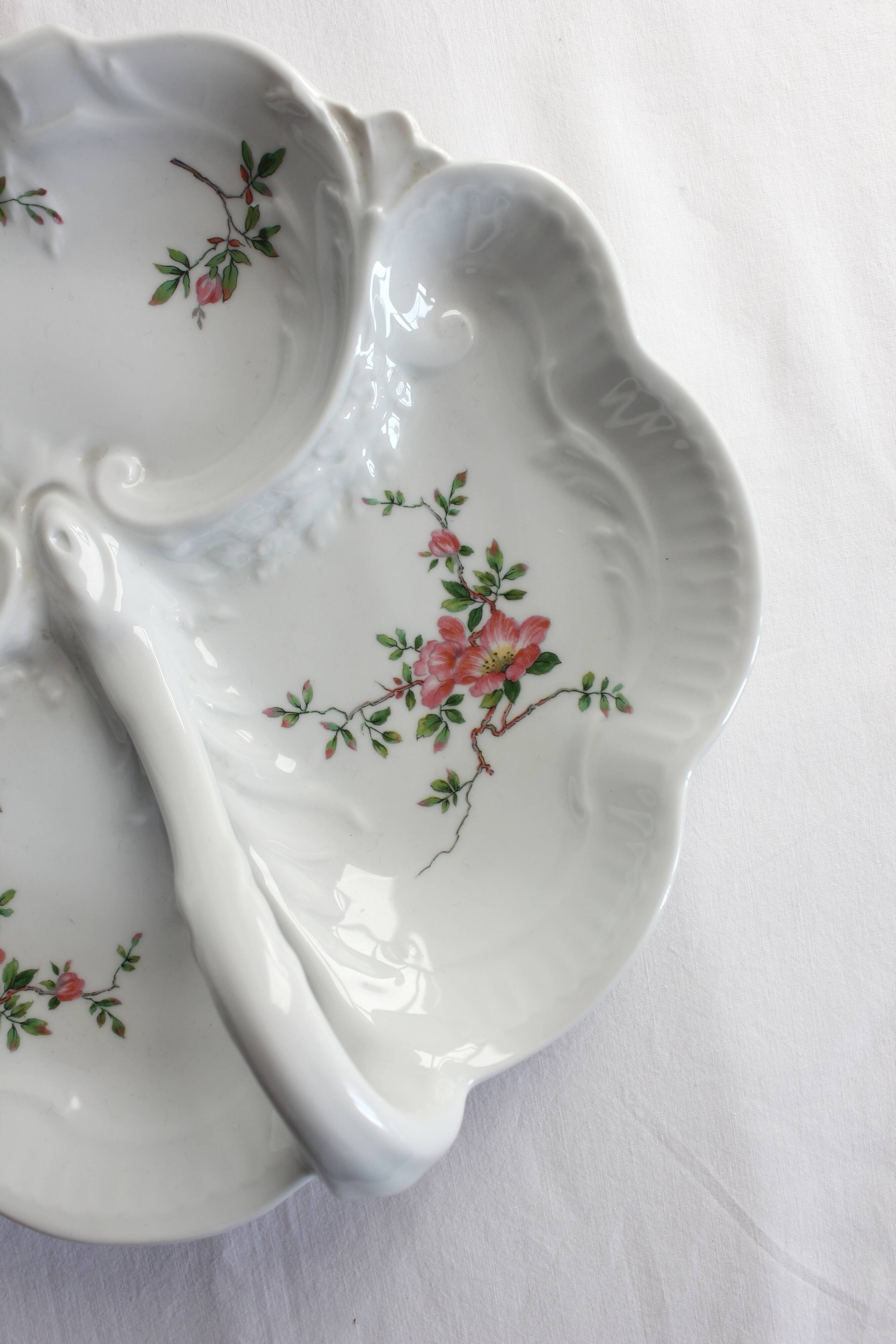 Aperitif dish called "beggar" in vintage Limoges porcelain