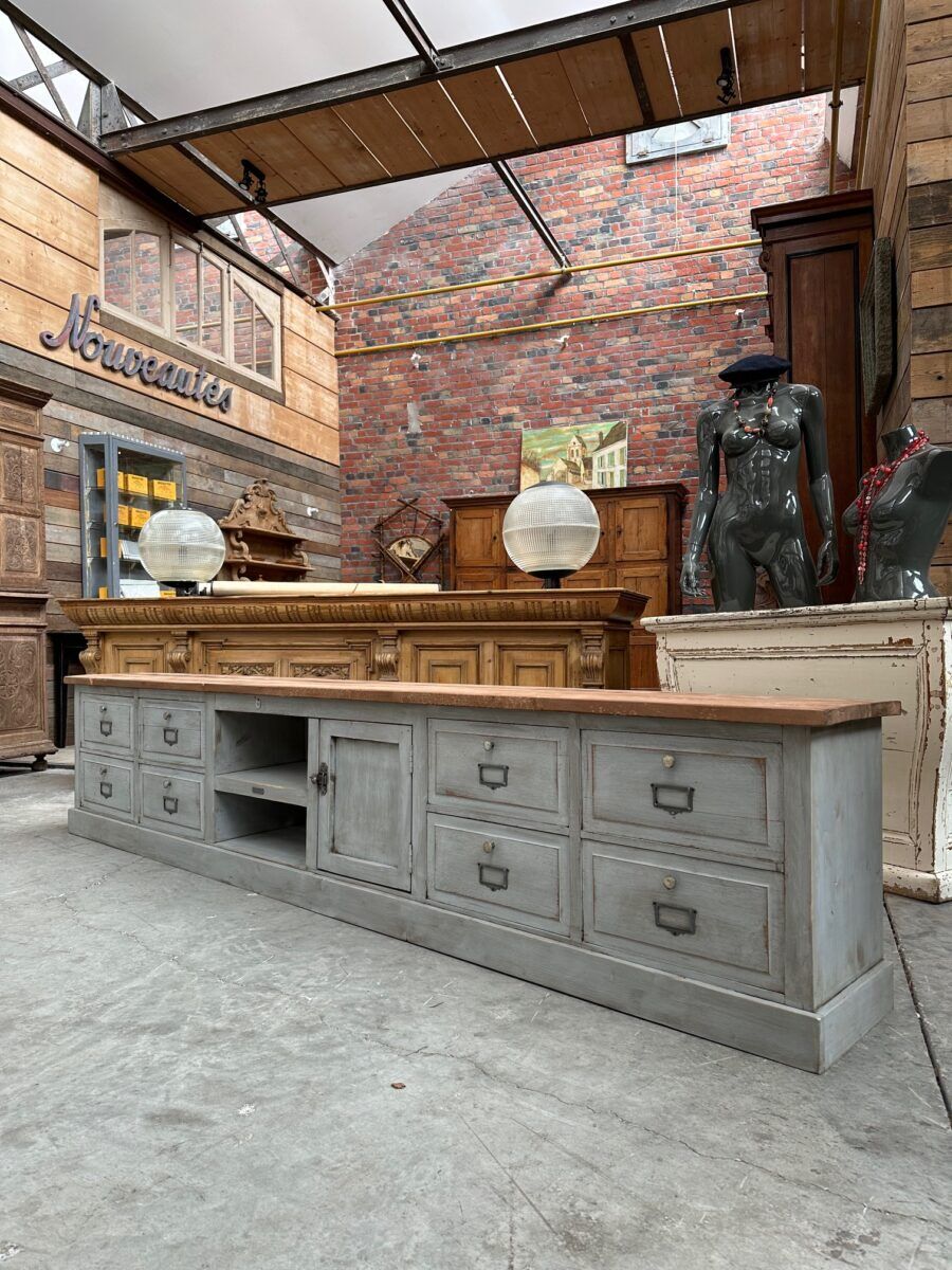 Ancien meuble de métier transformé en meuble télé