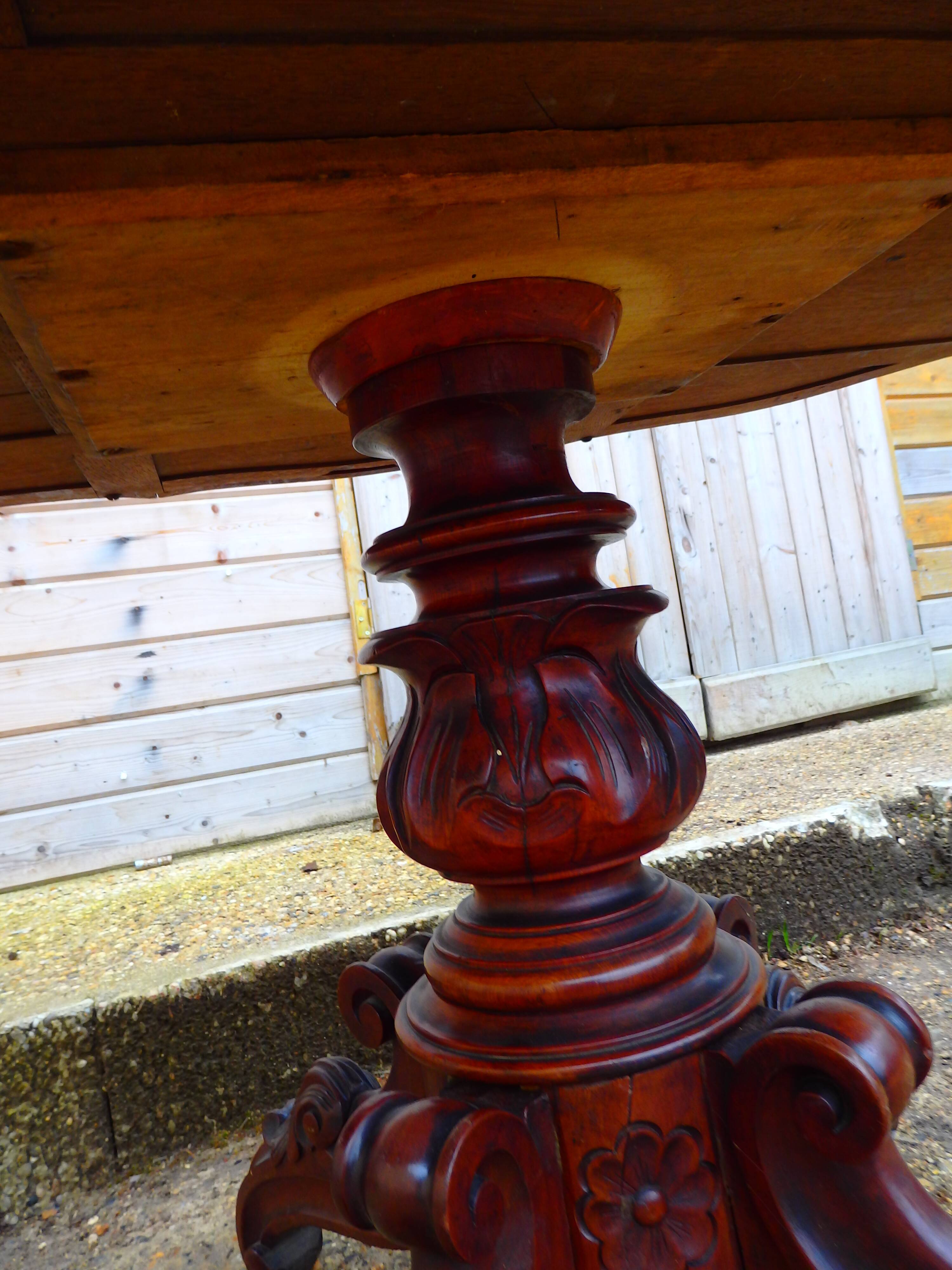 large table pedestal form violin Louis Philippe