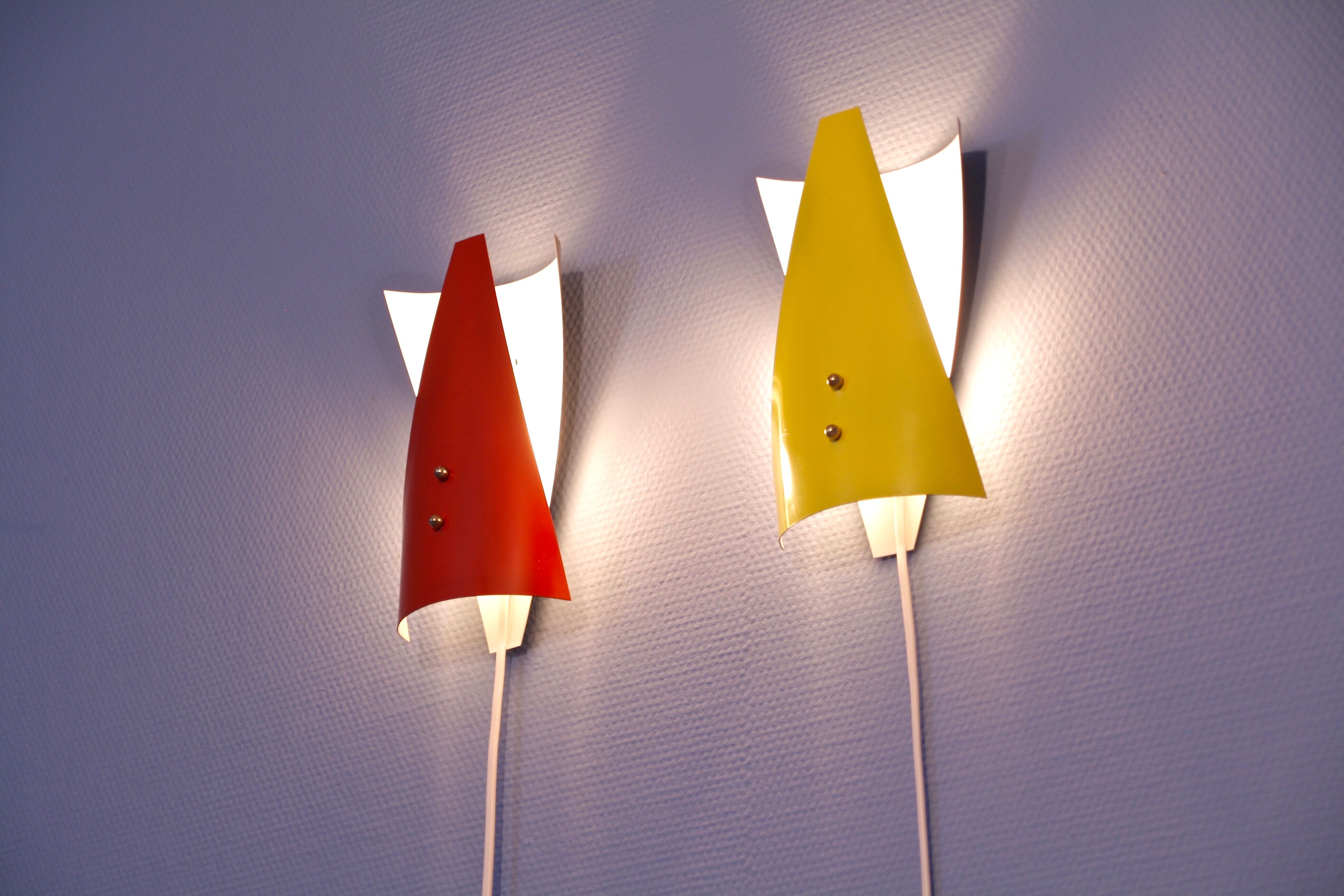 Set of 2 dutch wall lights in red and yellow, 1960s