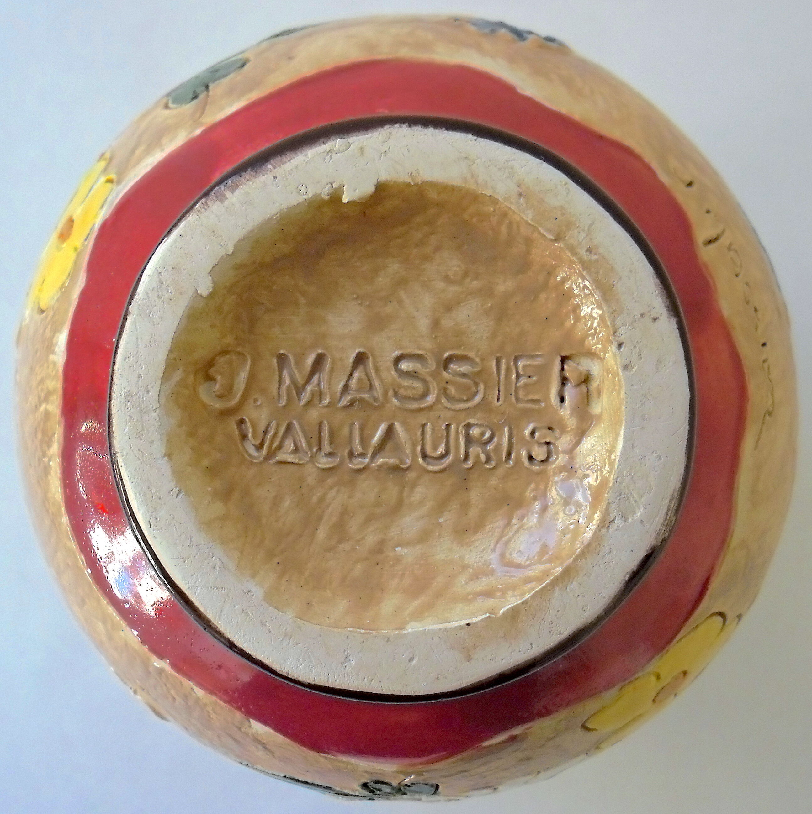 Terracotta vase incised by Jean Clergue in Vallauris