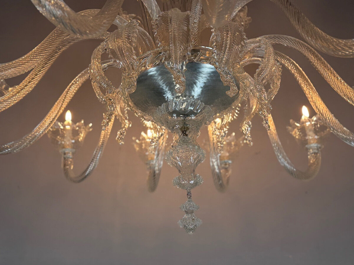Lustre vénitien en verre de Murano incolore, 21 bras de lumière sur trois niveaux