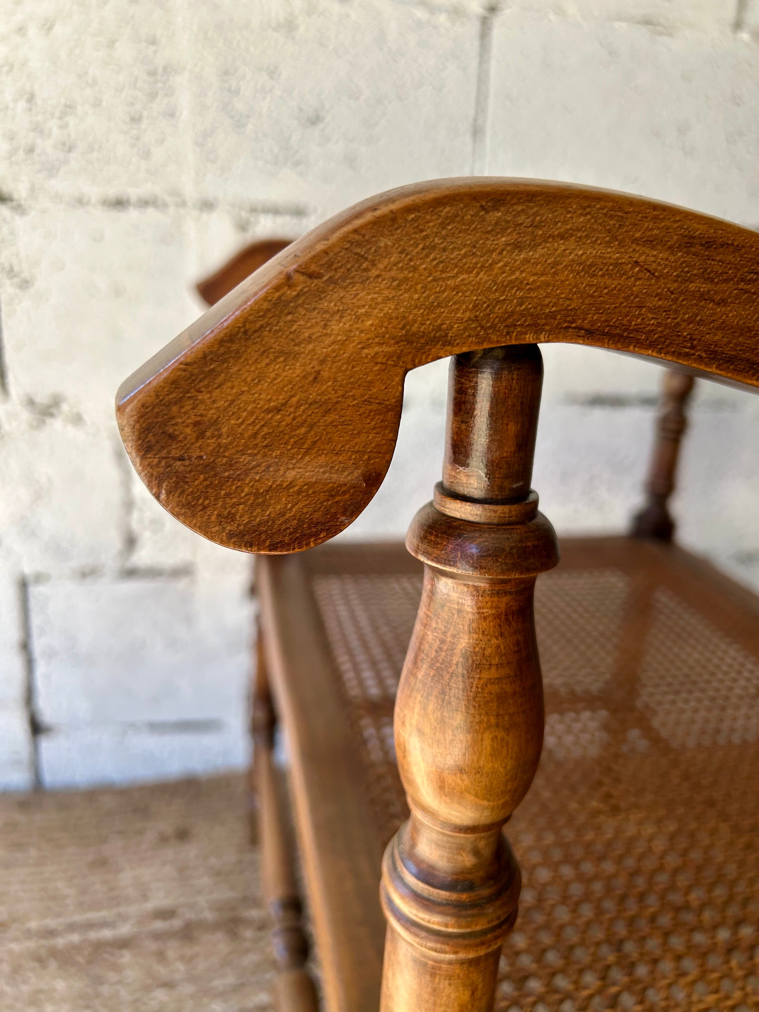 Petit banc d’appoint canné de style Anglais