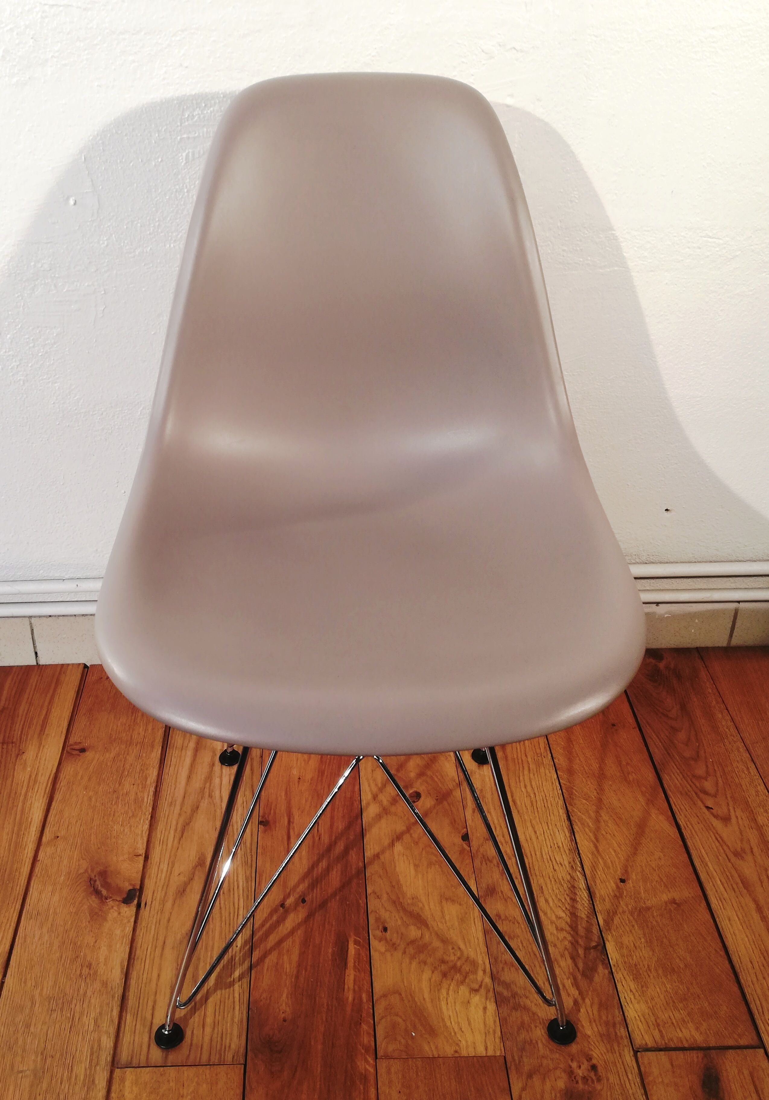 DSR chair by Charles & Ray Eames edit by Vitra