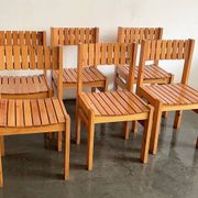 Set de 6 chaises rationalistes en pin massif, Espagne, années 1970.