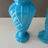 Ensemble de 2 vases victoriens en verre opale bleu