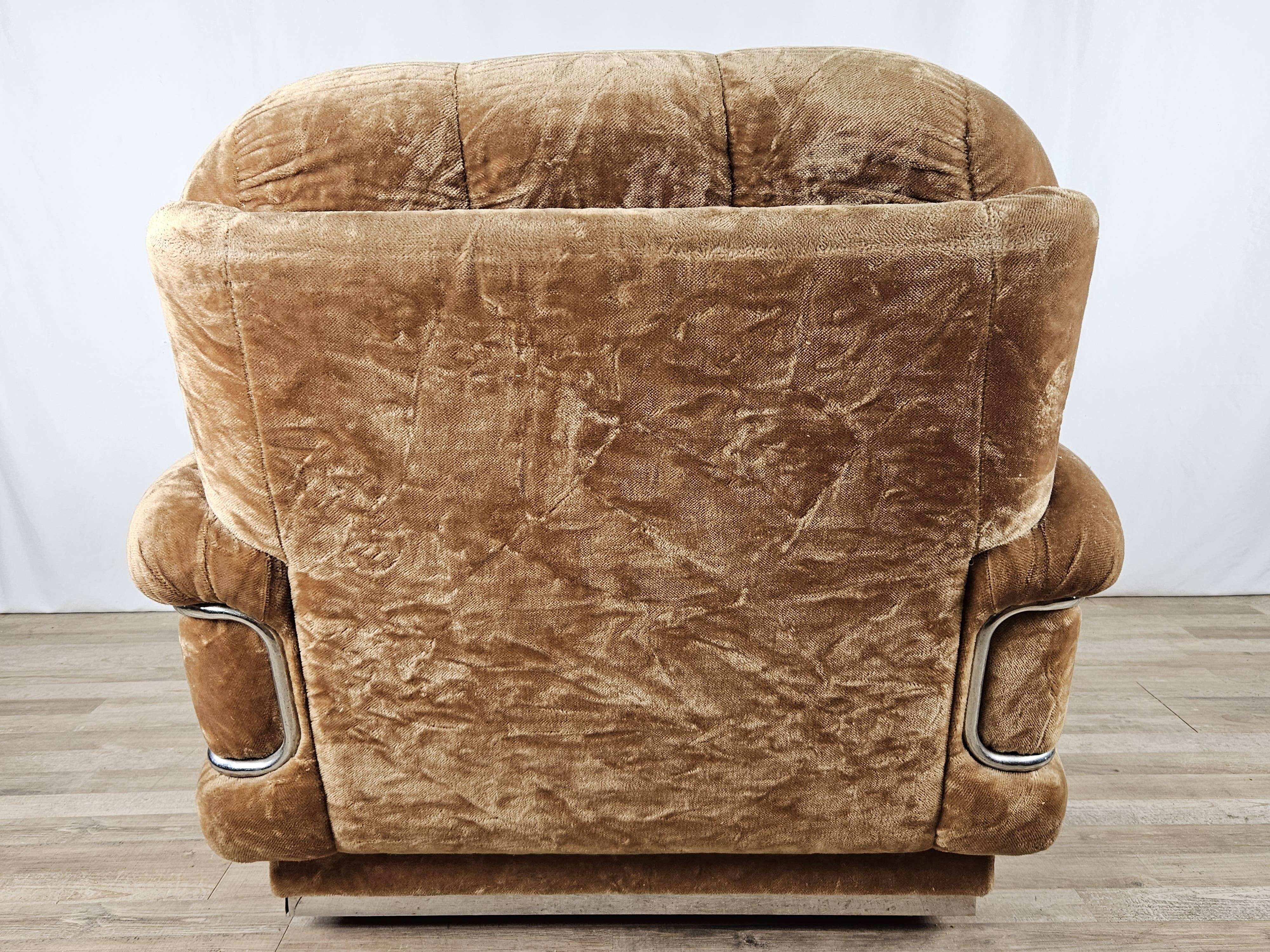 Fauteuil années 70 en tissu et acier