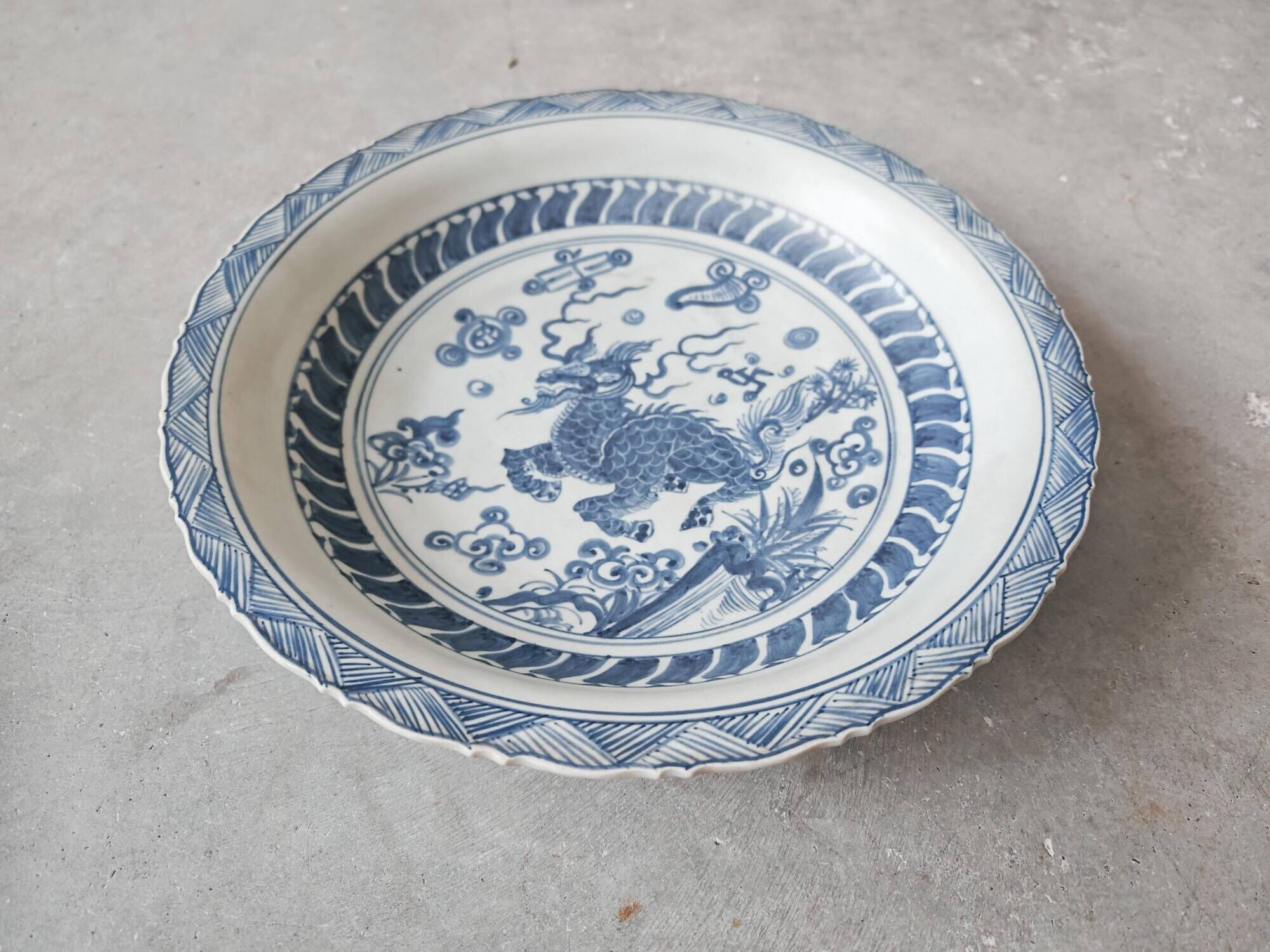 Pair of antique Chinese decorative plates with dragon motif.
