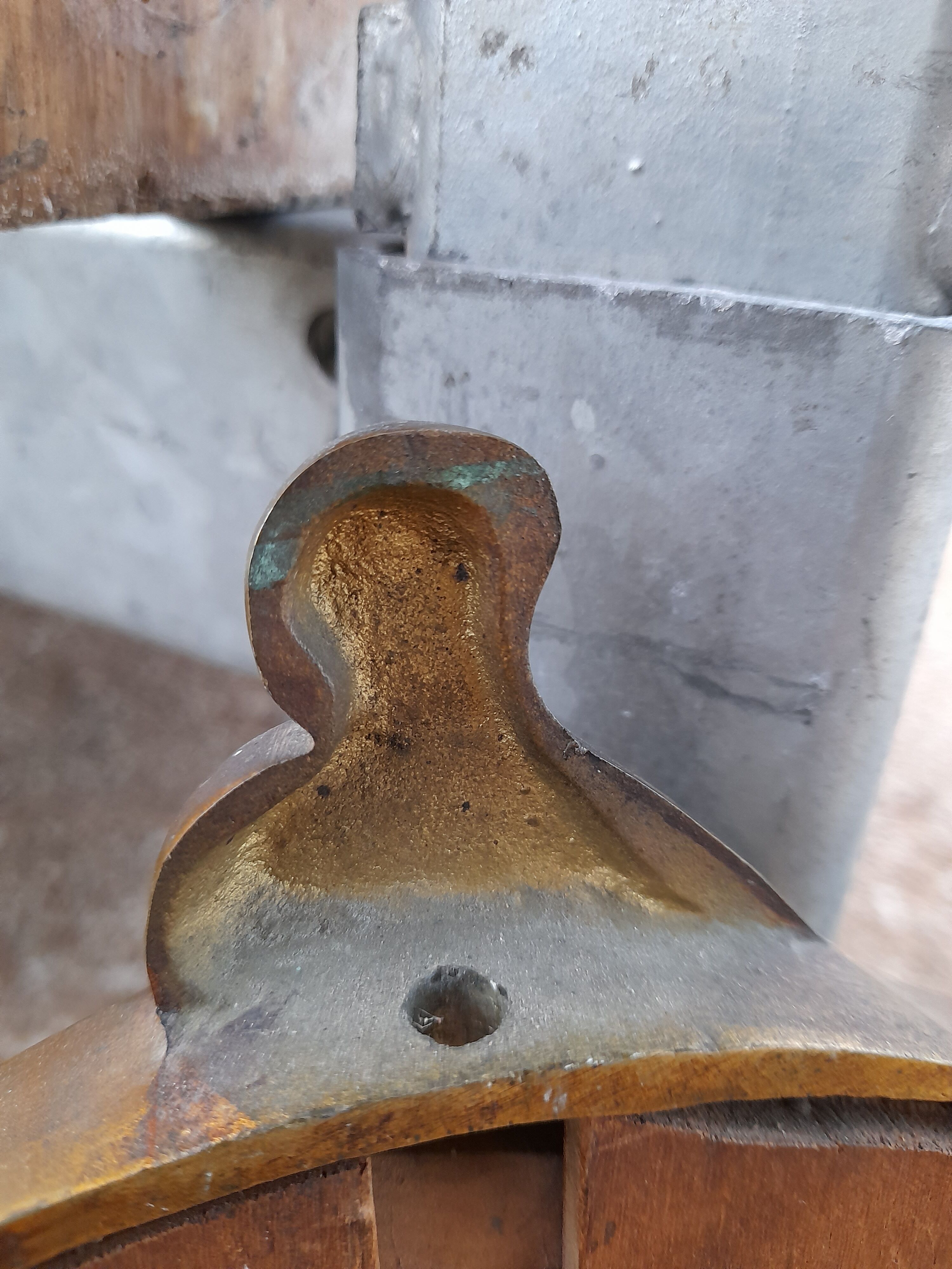 Louis XV style rock mirror in bronze  69x70cm