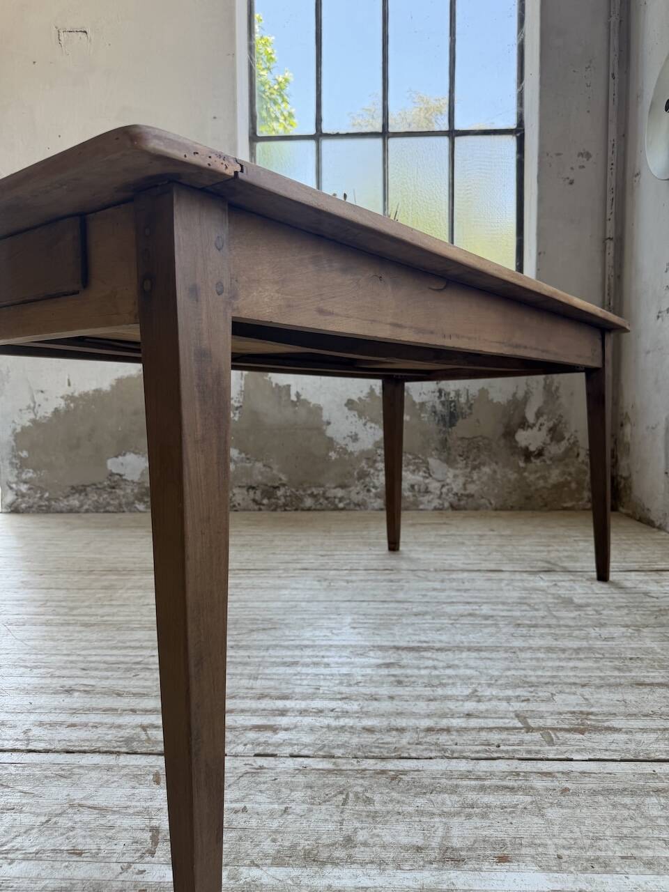 Table de ferme noyer pieds fuseaux 1950