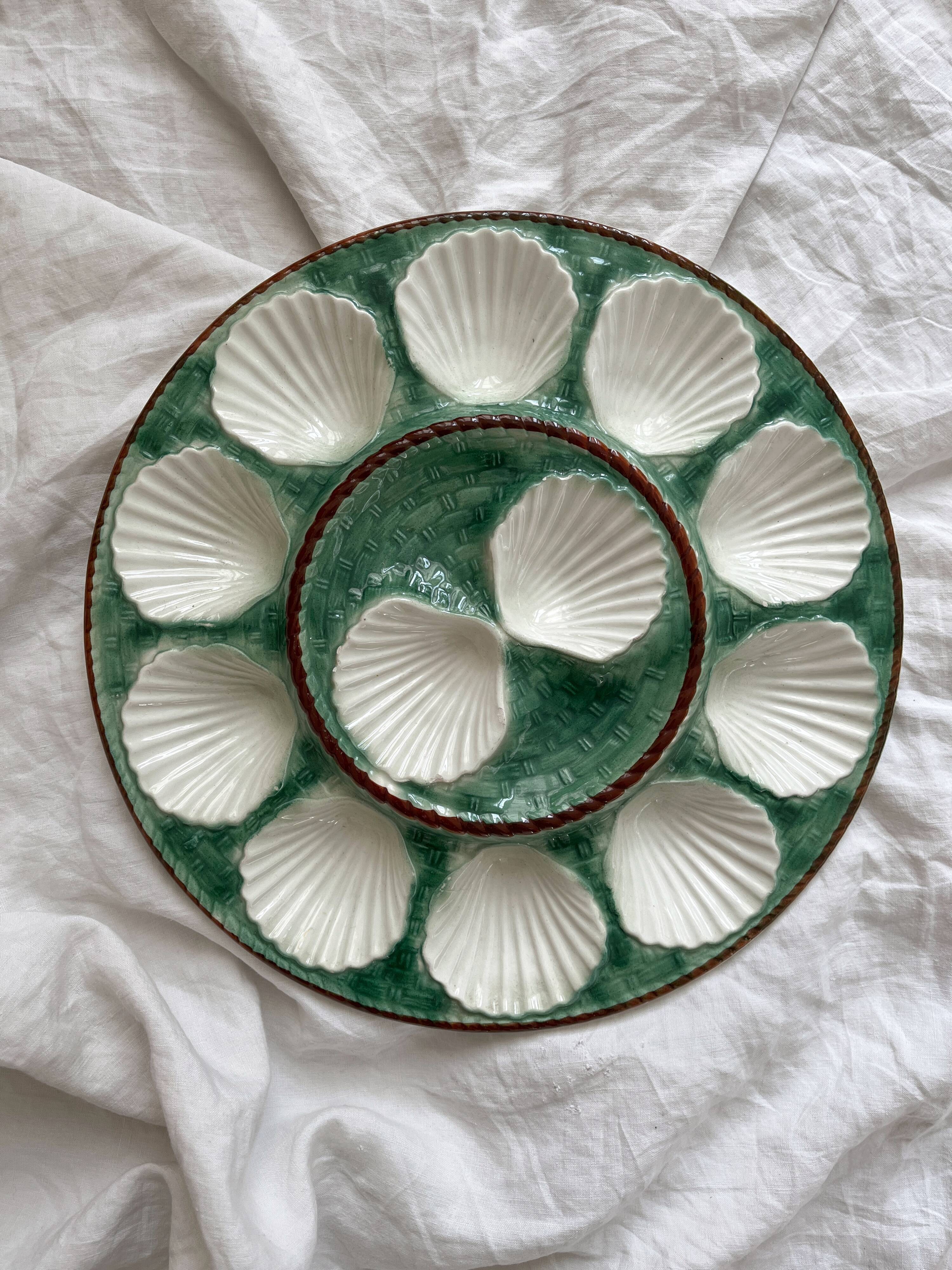 Round oyster or shell dish, vintage earthenware slip