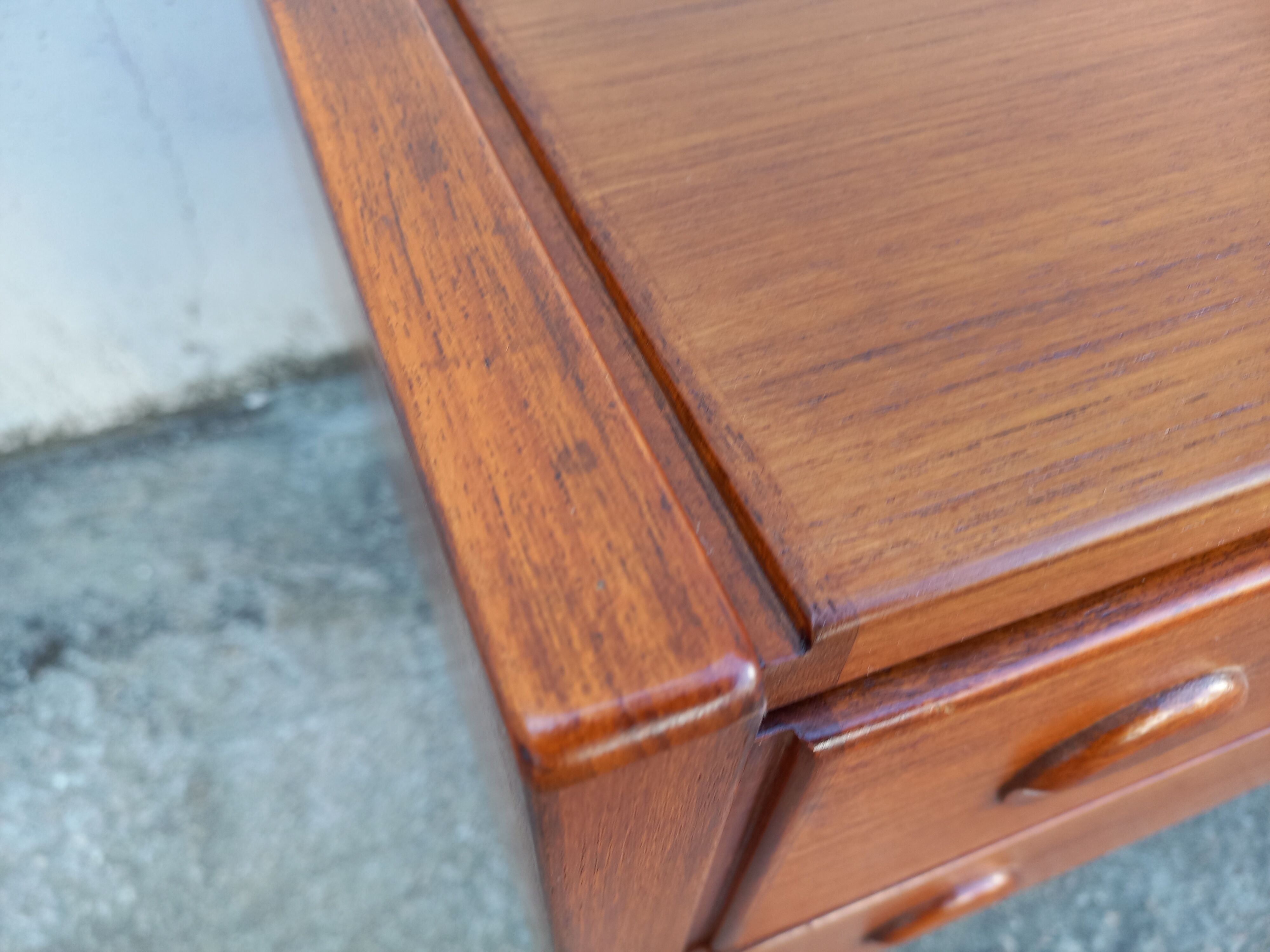 Scandinavian chest of drawers