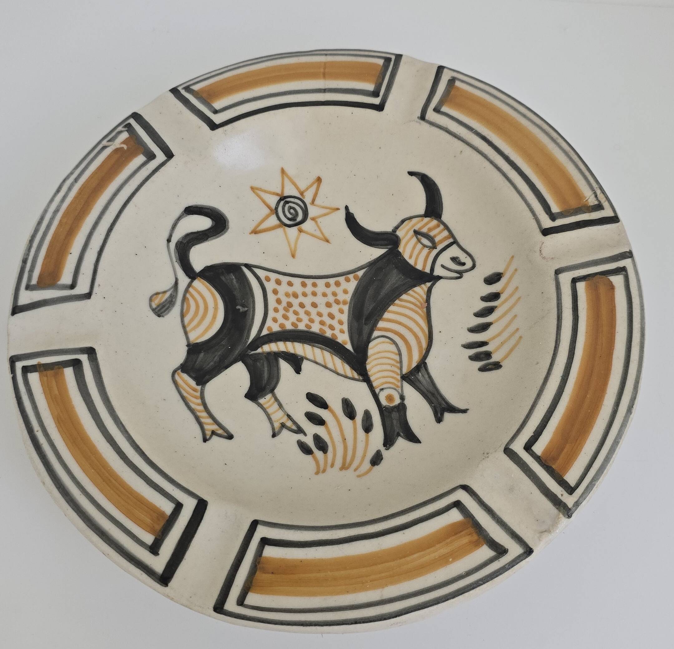 Wall plate in Talavera pottery, Iberian bull, Spain 1960s