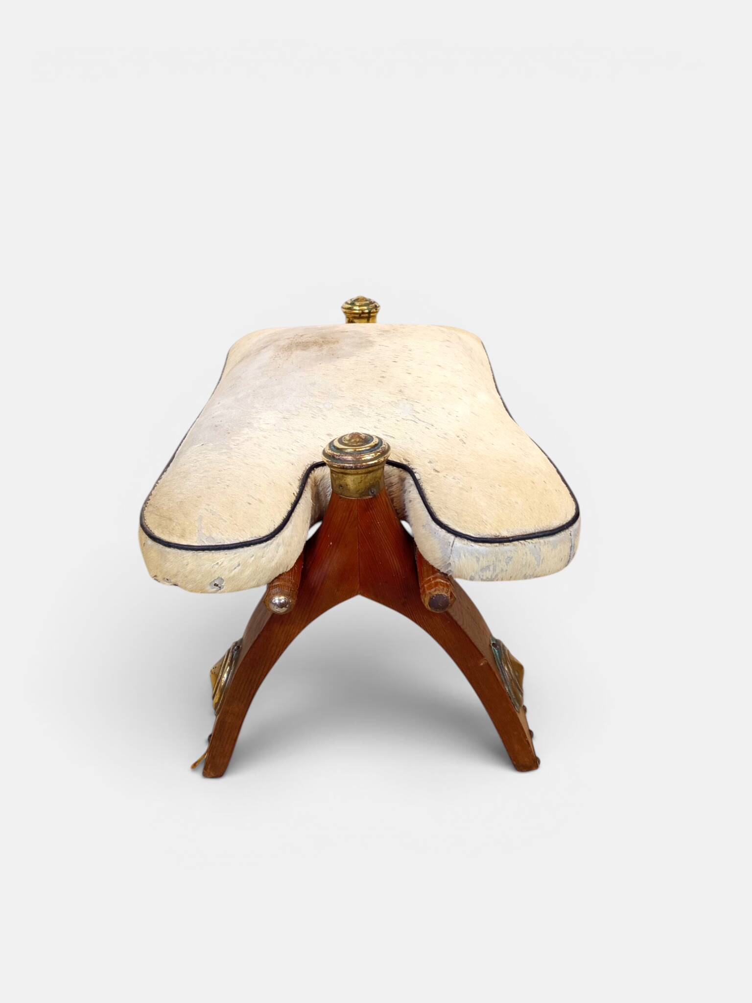 Camel saddle stool