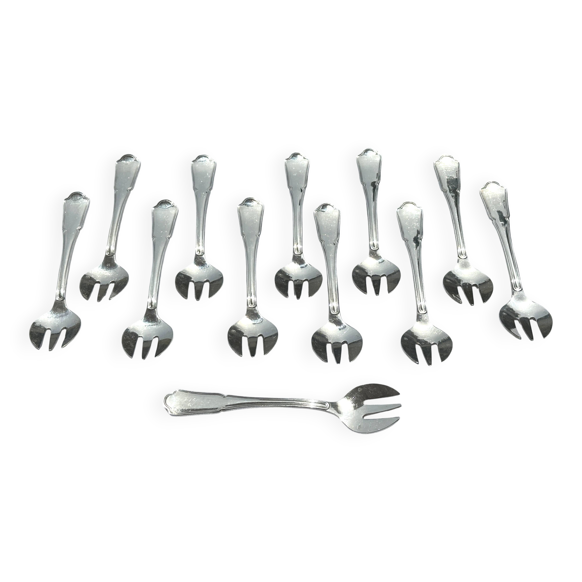 12 silver-plated oyster/dessert forks, filet pattern with contours.