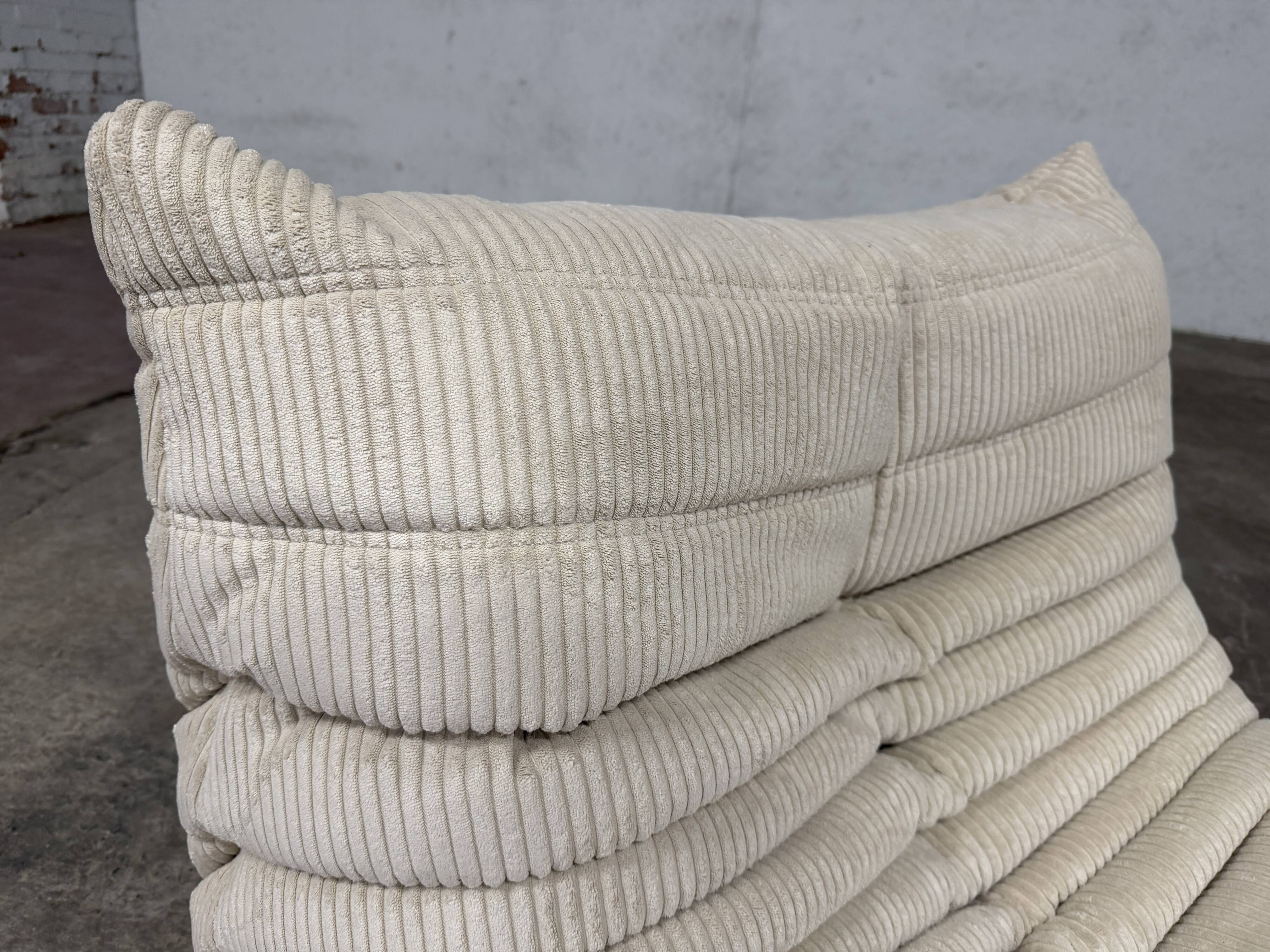 Ligne Roset Togo 1-seater in pouf in Beige Corduroy 10/10